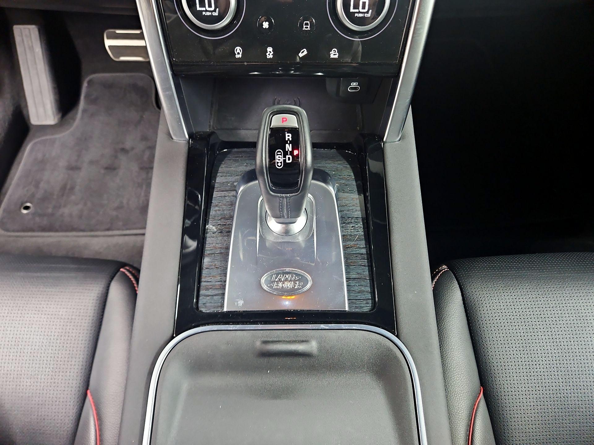 Thumbnail: 2022 Land Rover Discovery Sport - 18