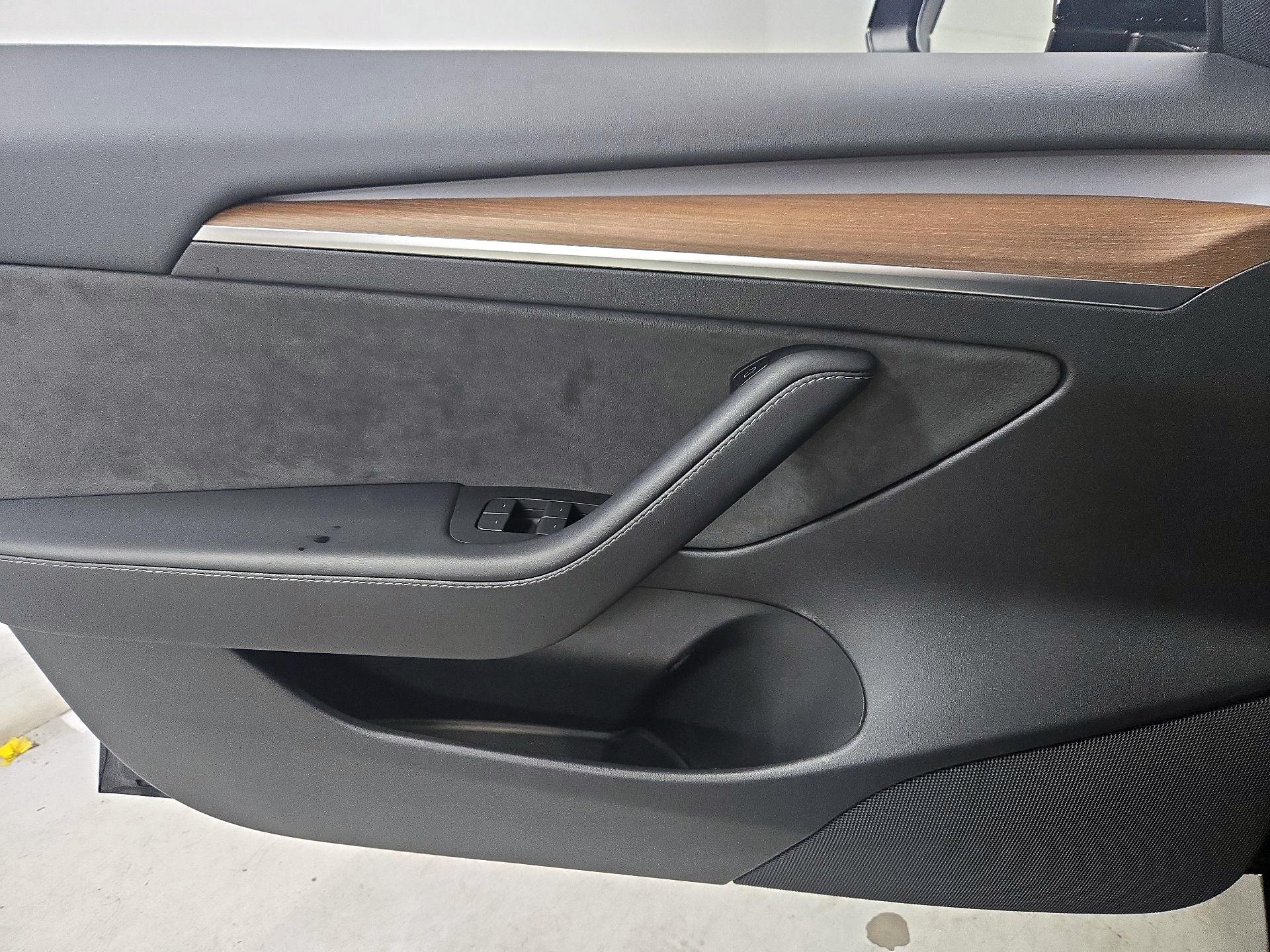 Thumbnail: 2023 Tesla Model 3 - 12