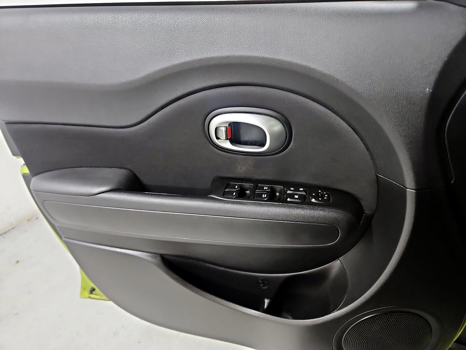 Thumbnail: 2015 Kia Soul - 12