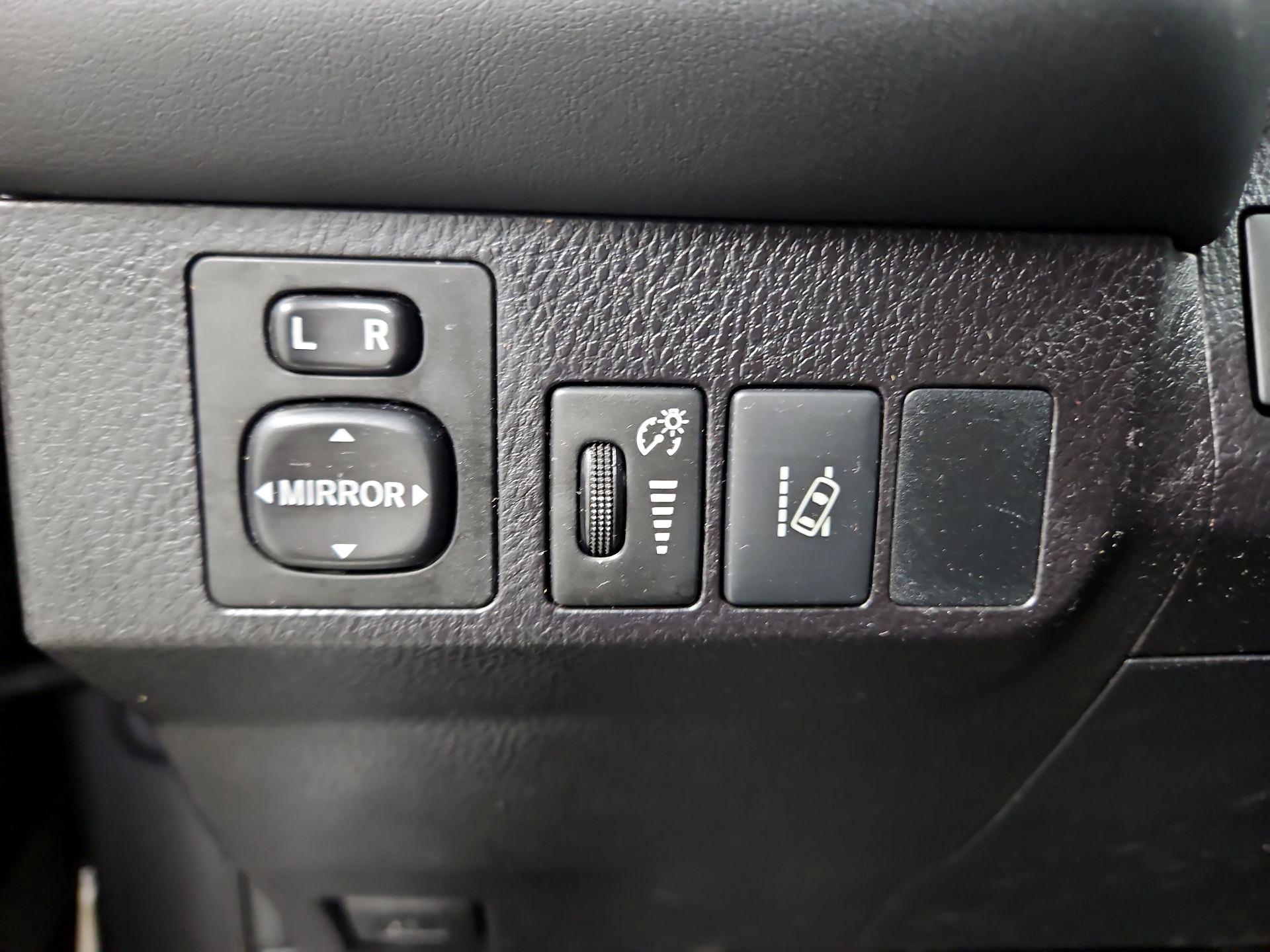 Thumbnail: 2016 Toyota RAV4 - 13