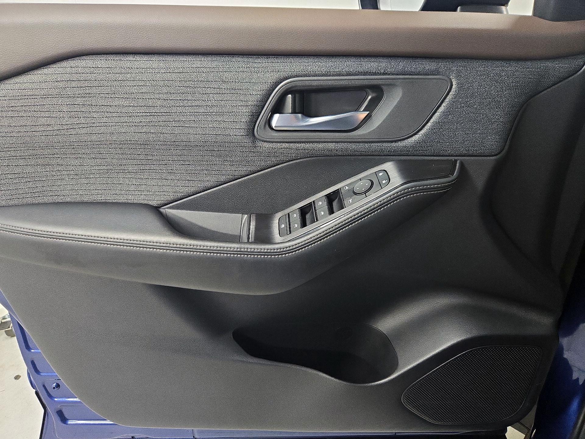 Thumbnail: 2023 Nissan Rogue - 12