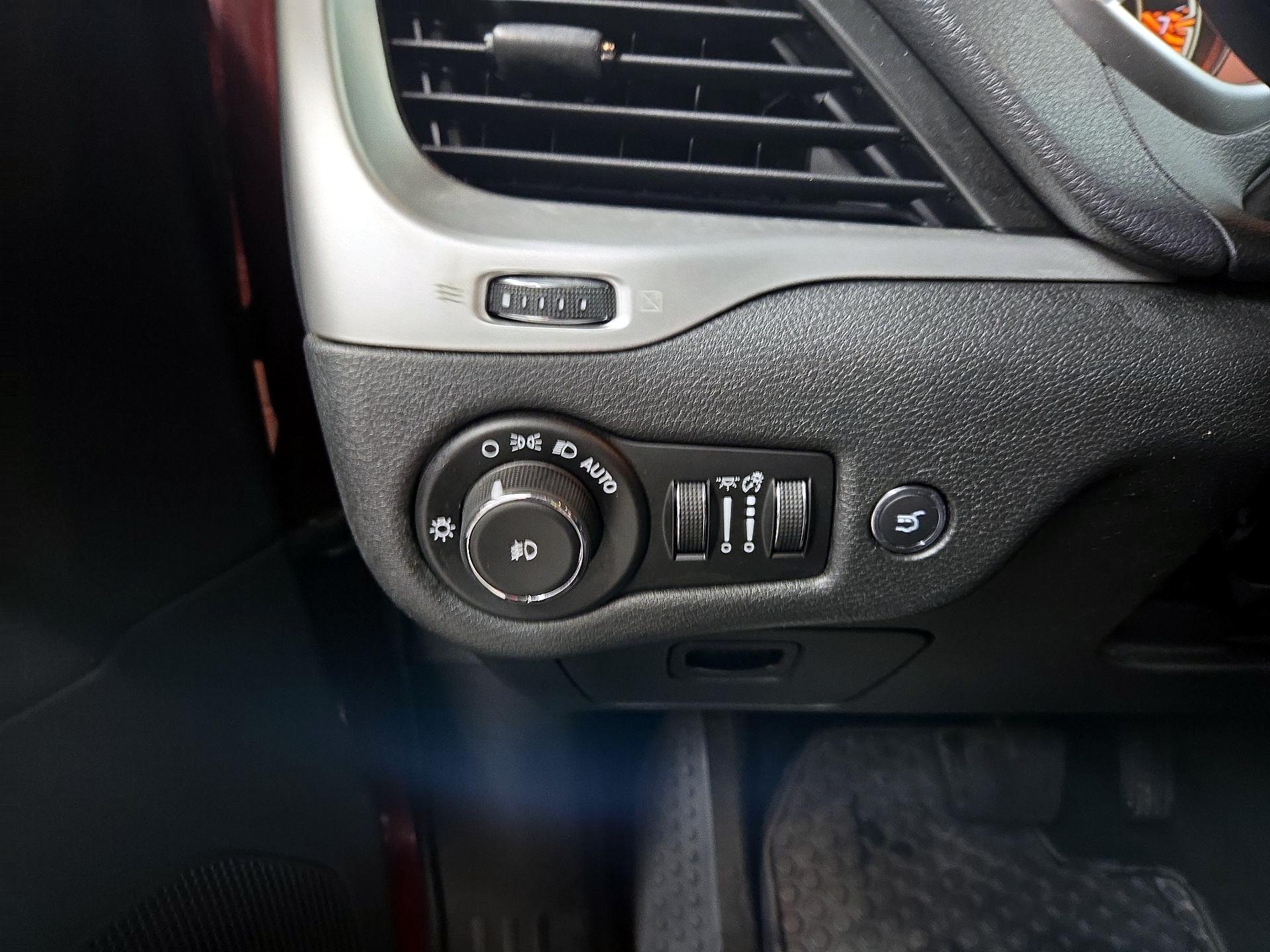 Thumbnail: 2014 Jeep Cherokee - 13