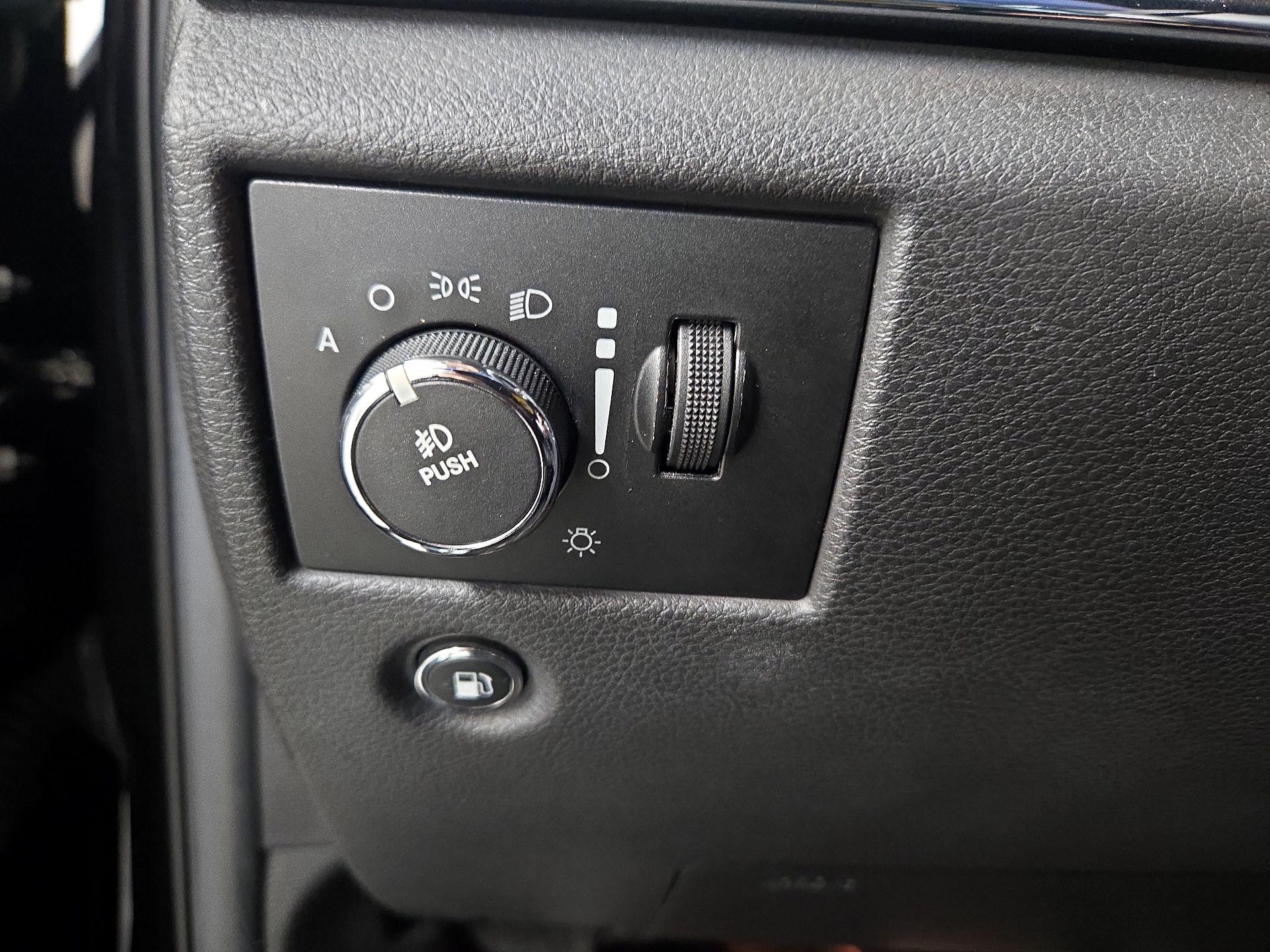 Thumbnail: 2014 Jeep Grand Cherokee - 13