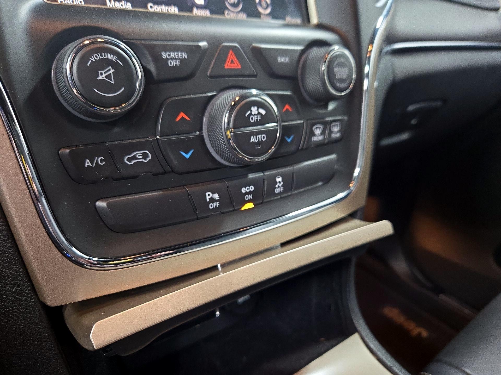 Thumbnail: 2014 Jeep Grand Cherokee - 17