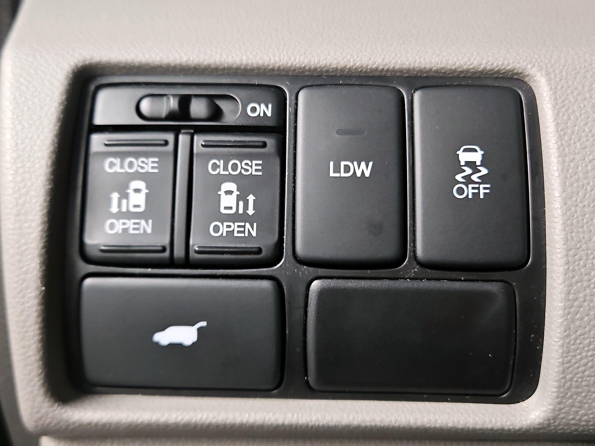 Thumbnail: 2015 Honda Odyssey - 13