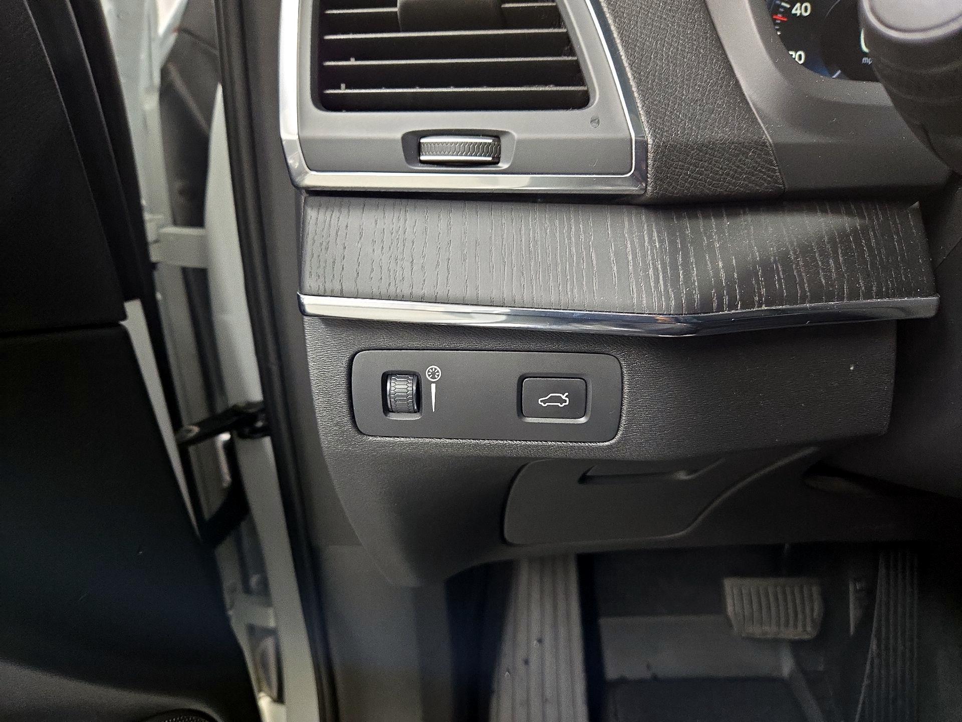 Thumbnail: 2020 Volvo XC90 - 13