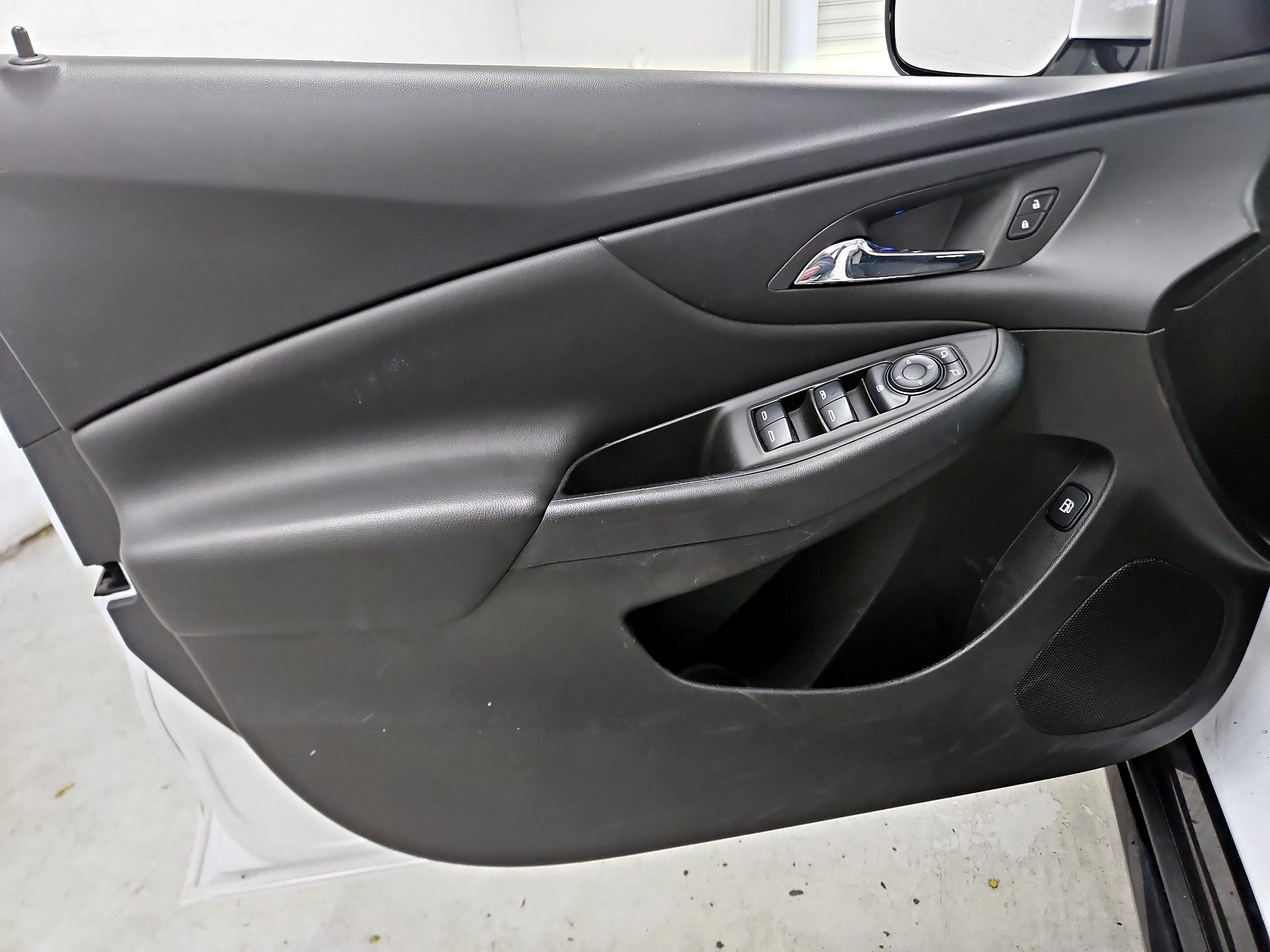 Thumbnail: 2017 Chevrolet Volt - 12