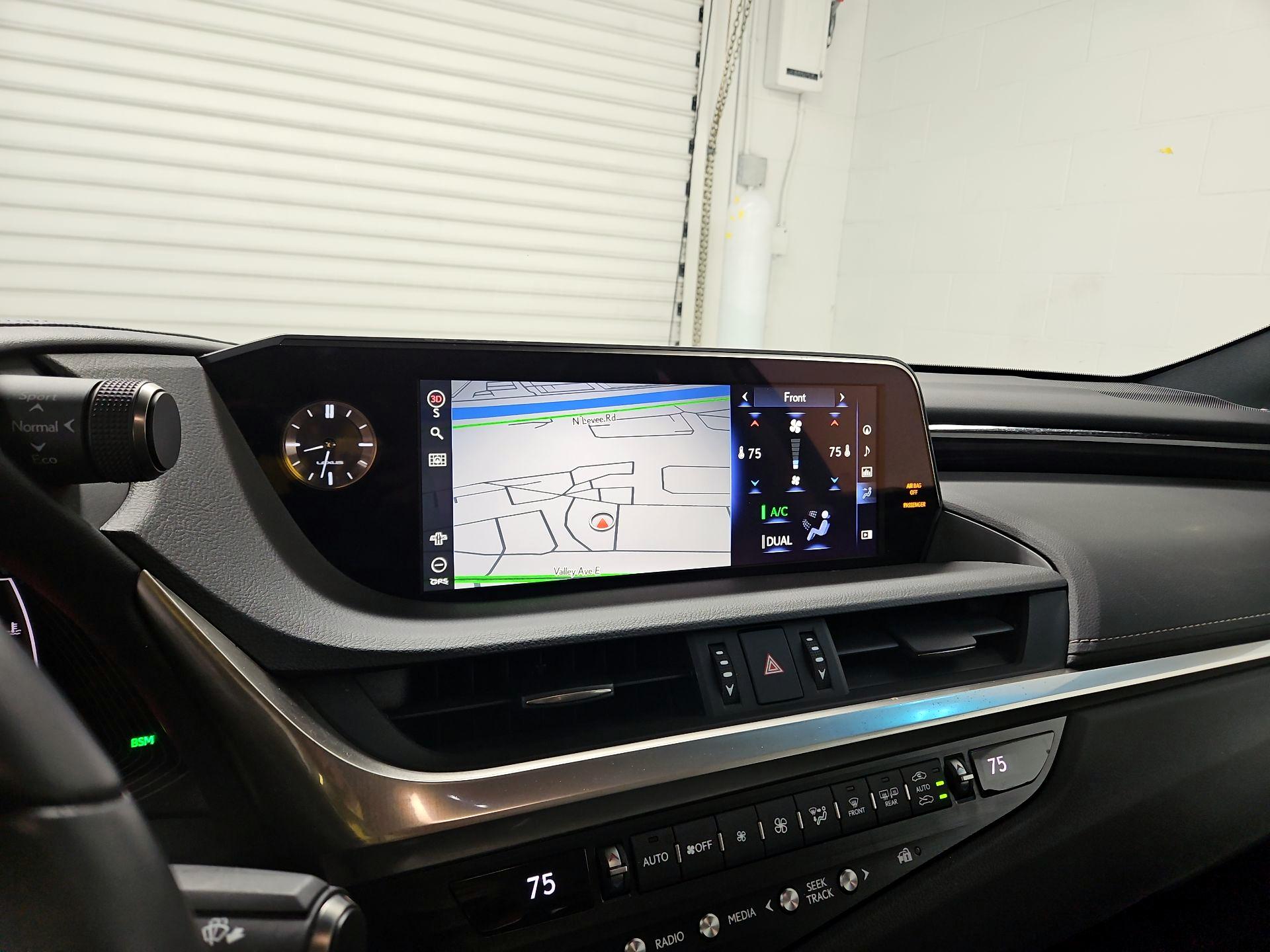 Thumbnail: 2021 Lexus ES - 14