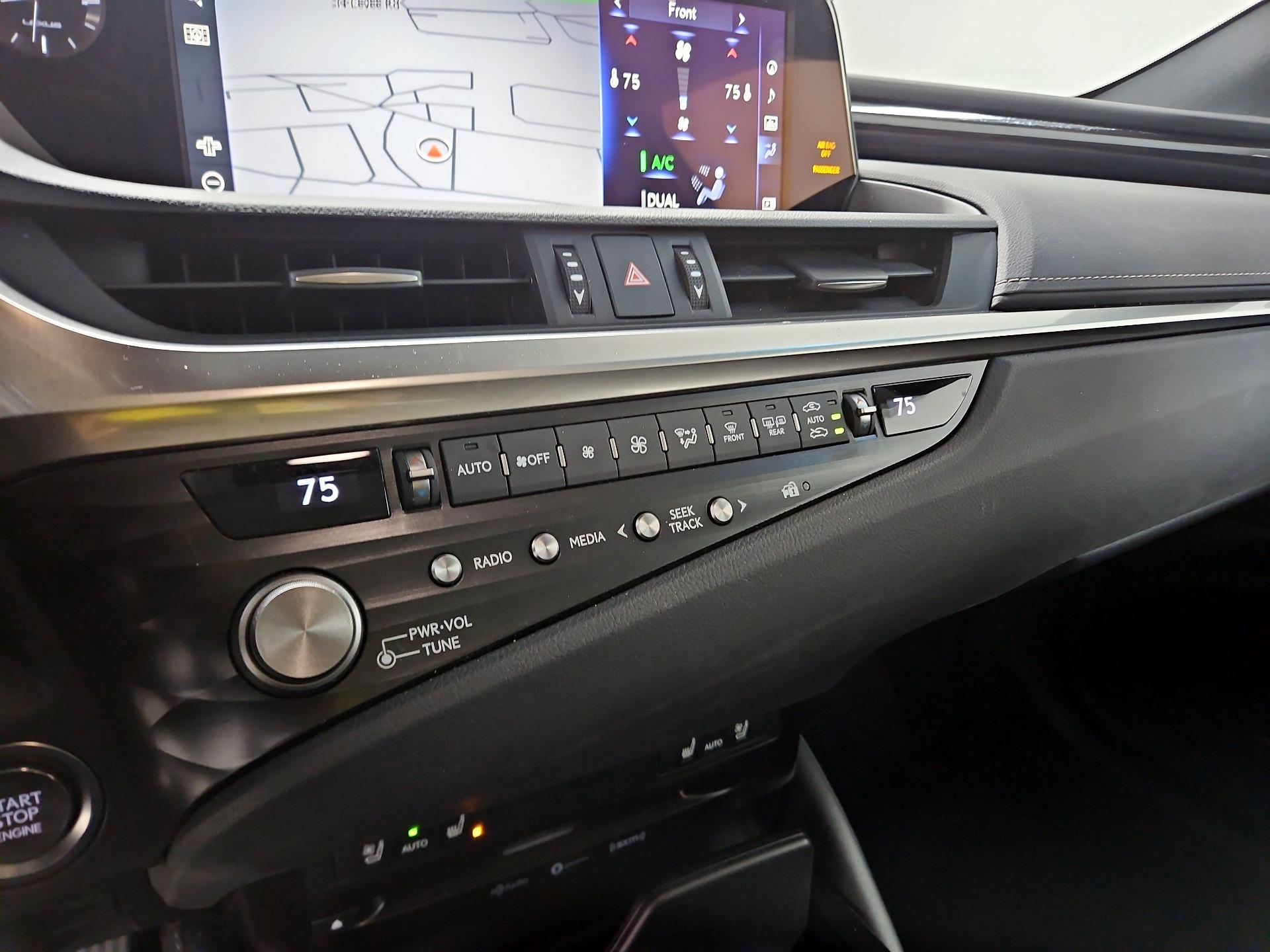 Thumbnail: 2021 Lexus ES - 17