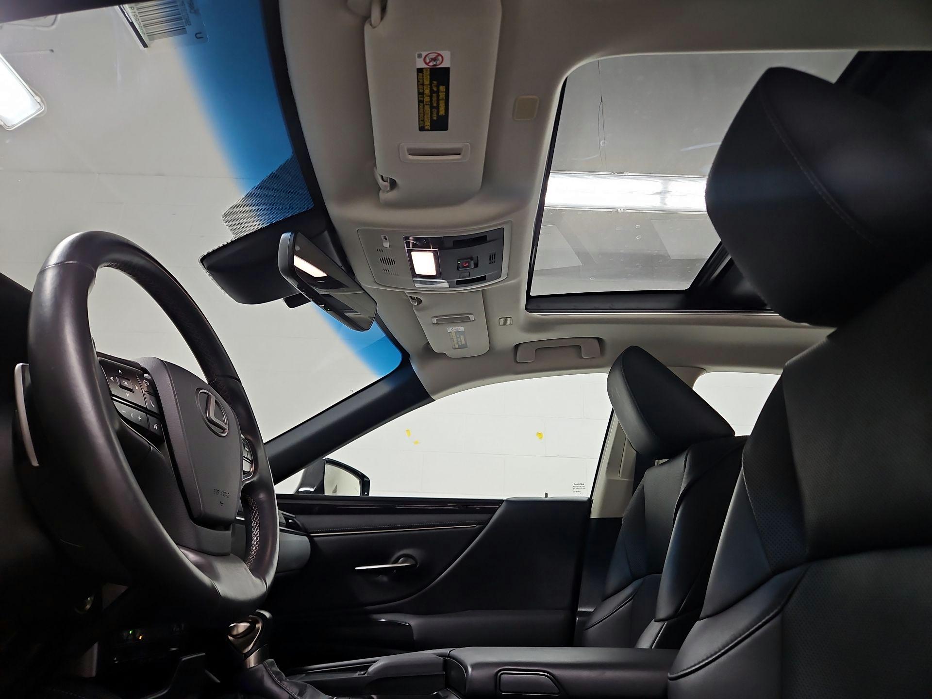 Thumbnail: 2021 Lexus ES - 20