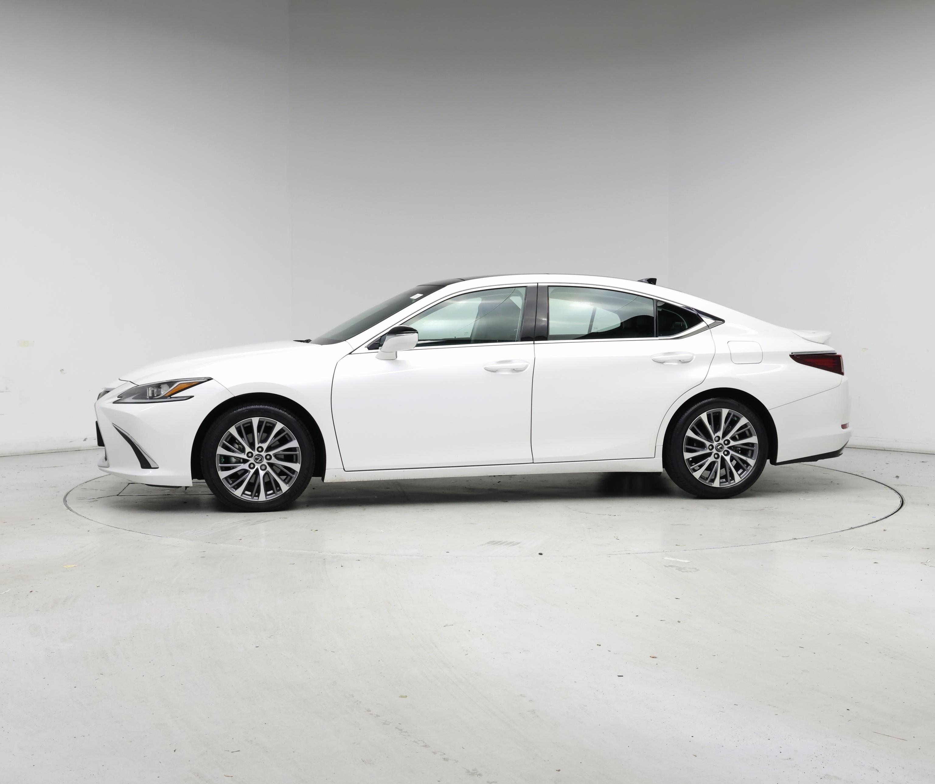 Thumbnail: 2021 Lexus ES - 3