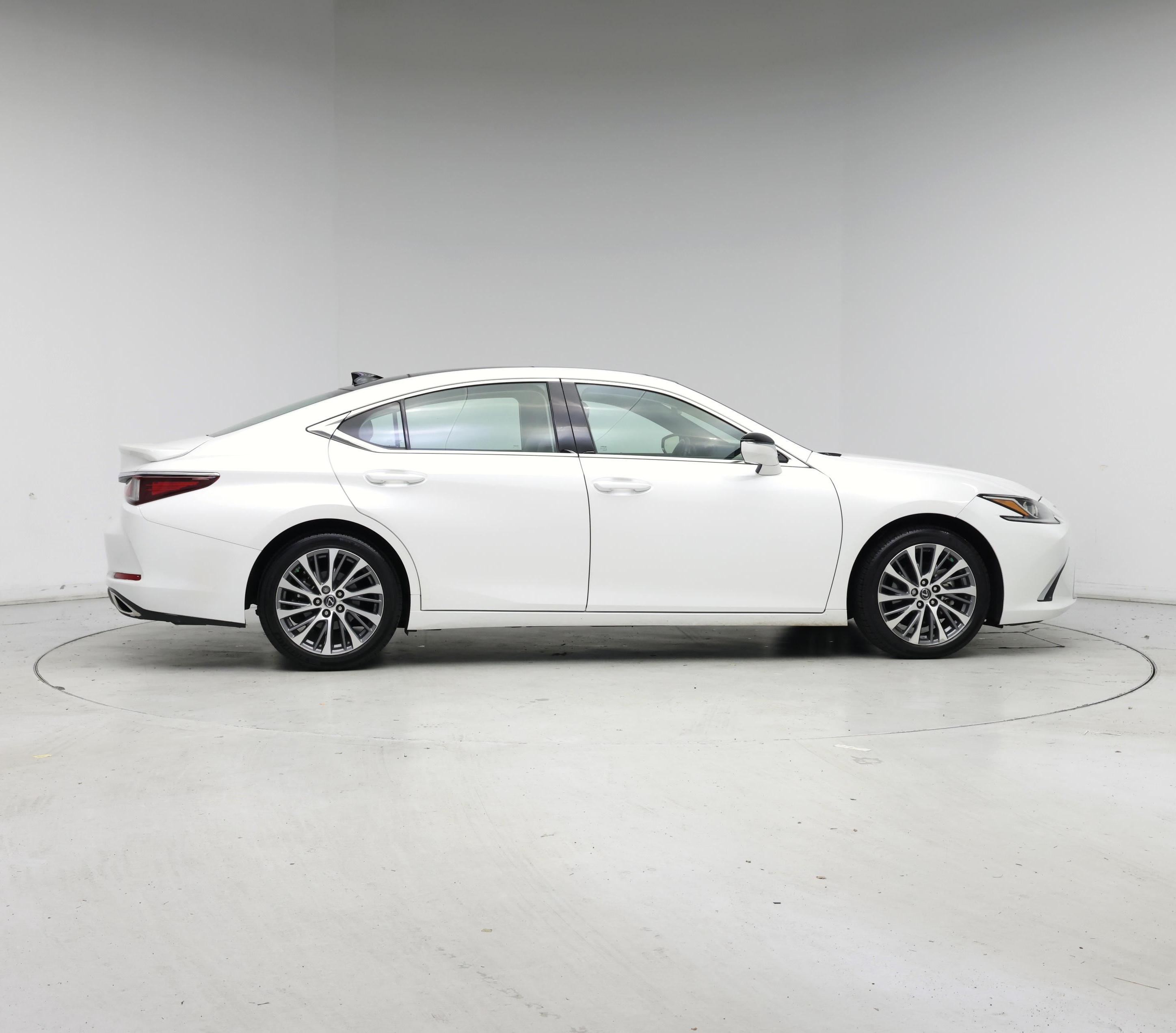 Thumbnail: 2021 Lexus ES - 7