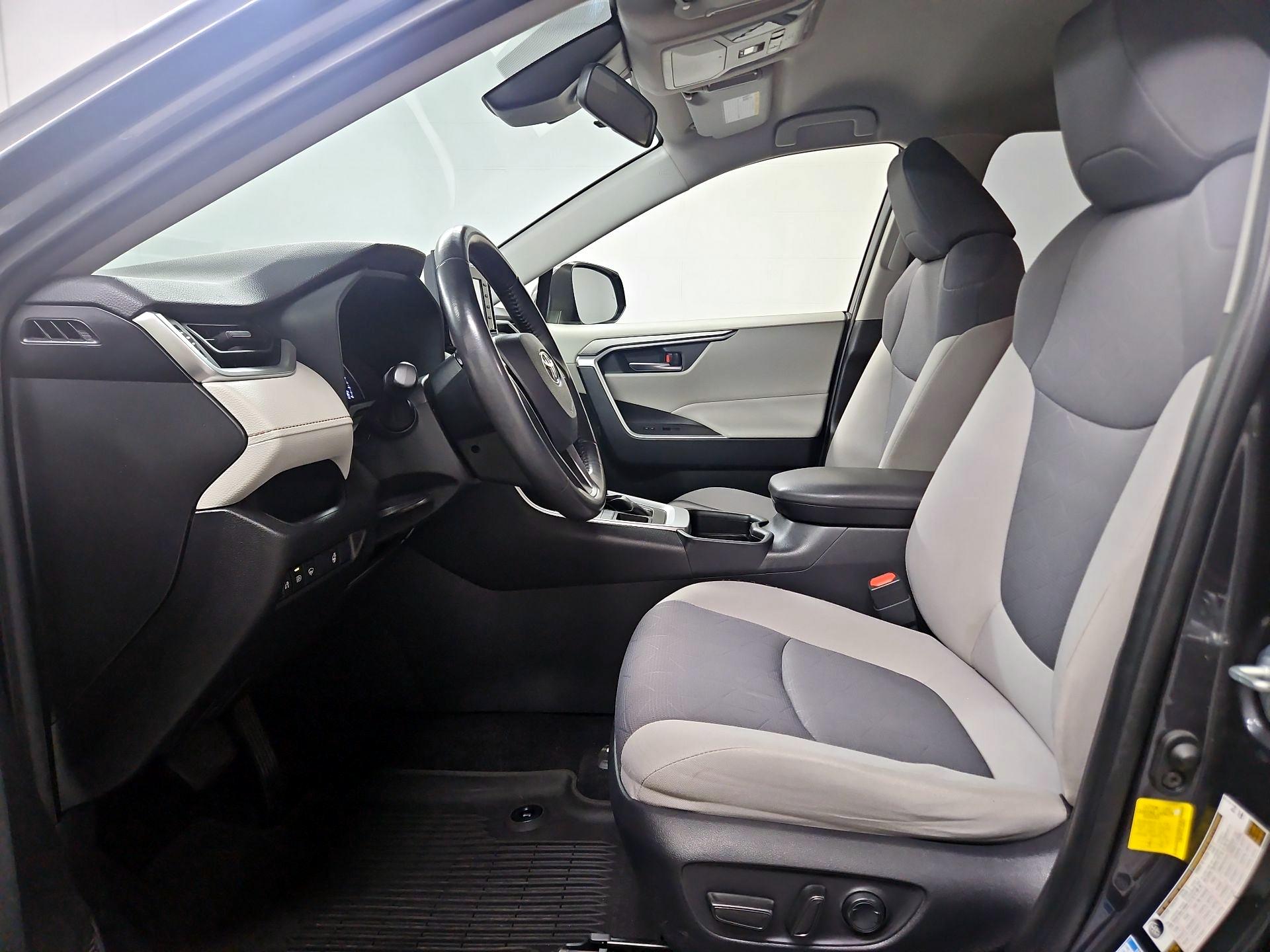 Thumbnail: 2020 Toyota RAV4 - 11