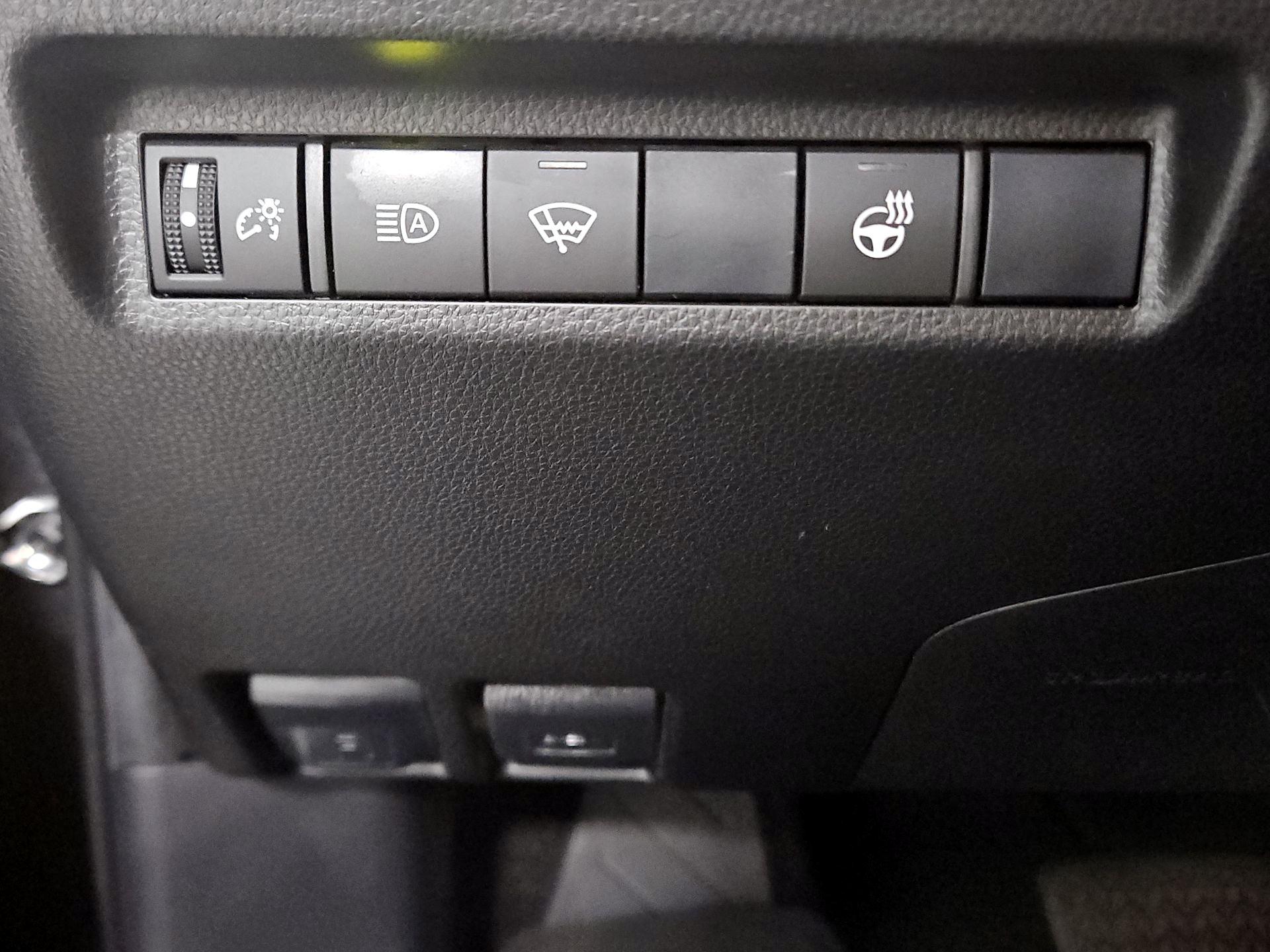 Thumbnail: 2020 Toyota RAV4 - 13