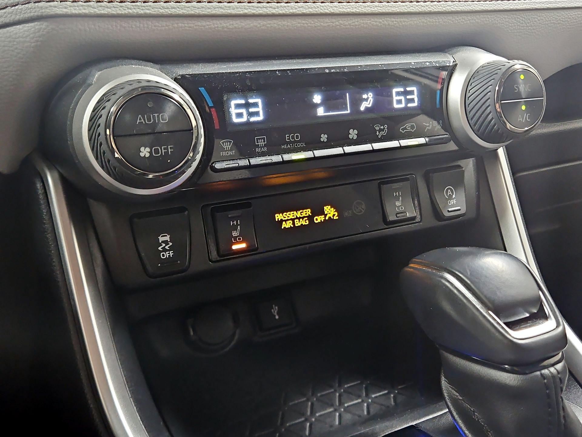 Thumbnail: 2020 Toyota RAV4 - 16