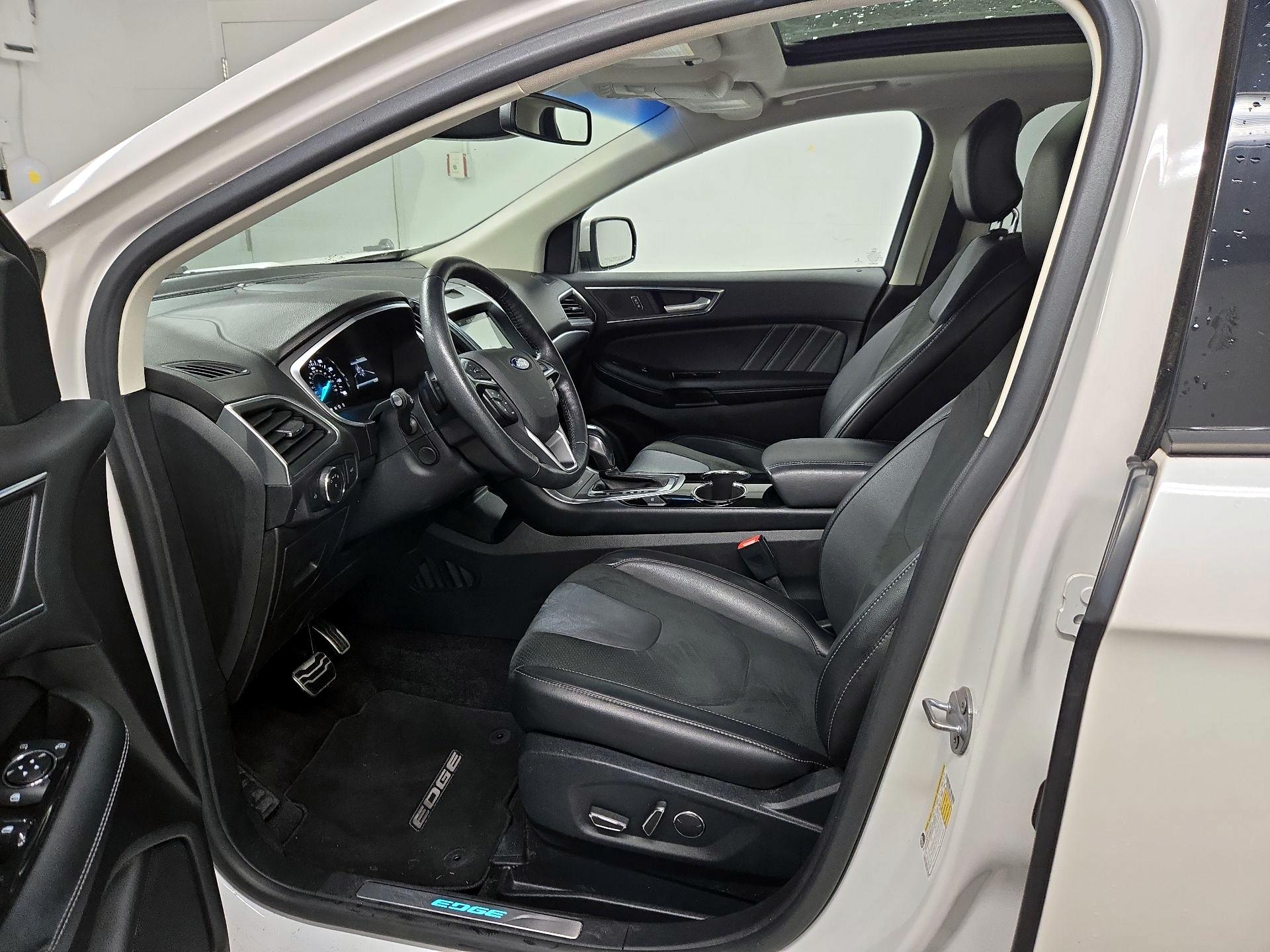 Thumbnail: 2017 Ford Edge - 11