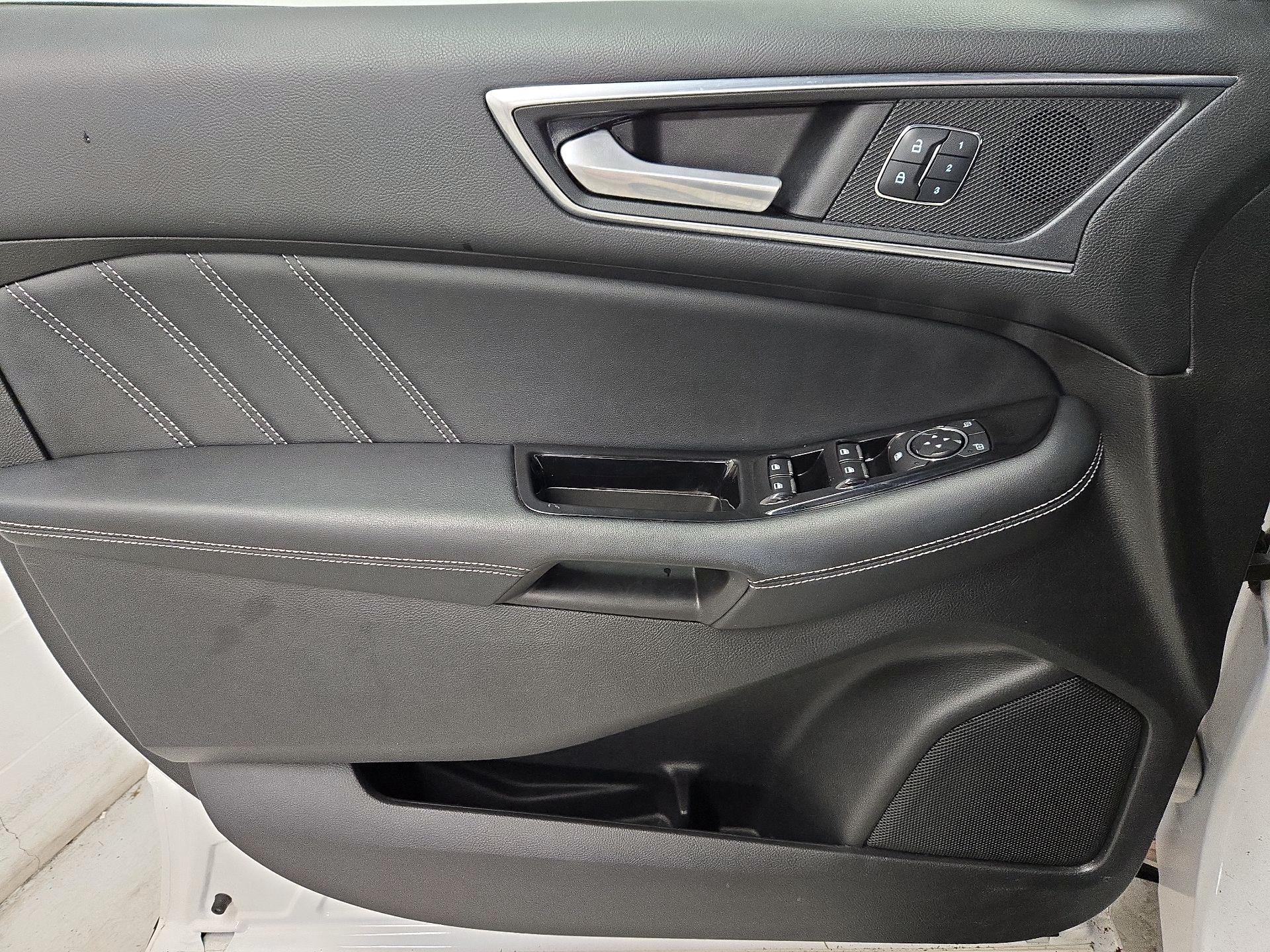 Thumbnail: 2017 Ford Edge - 12