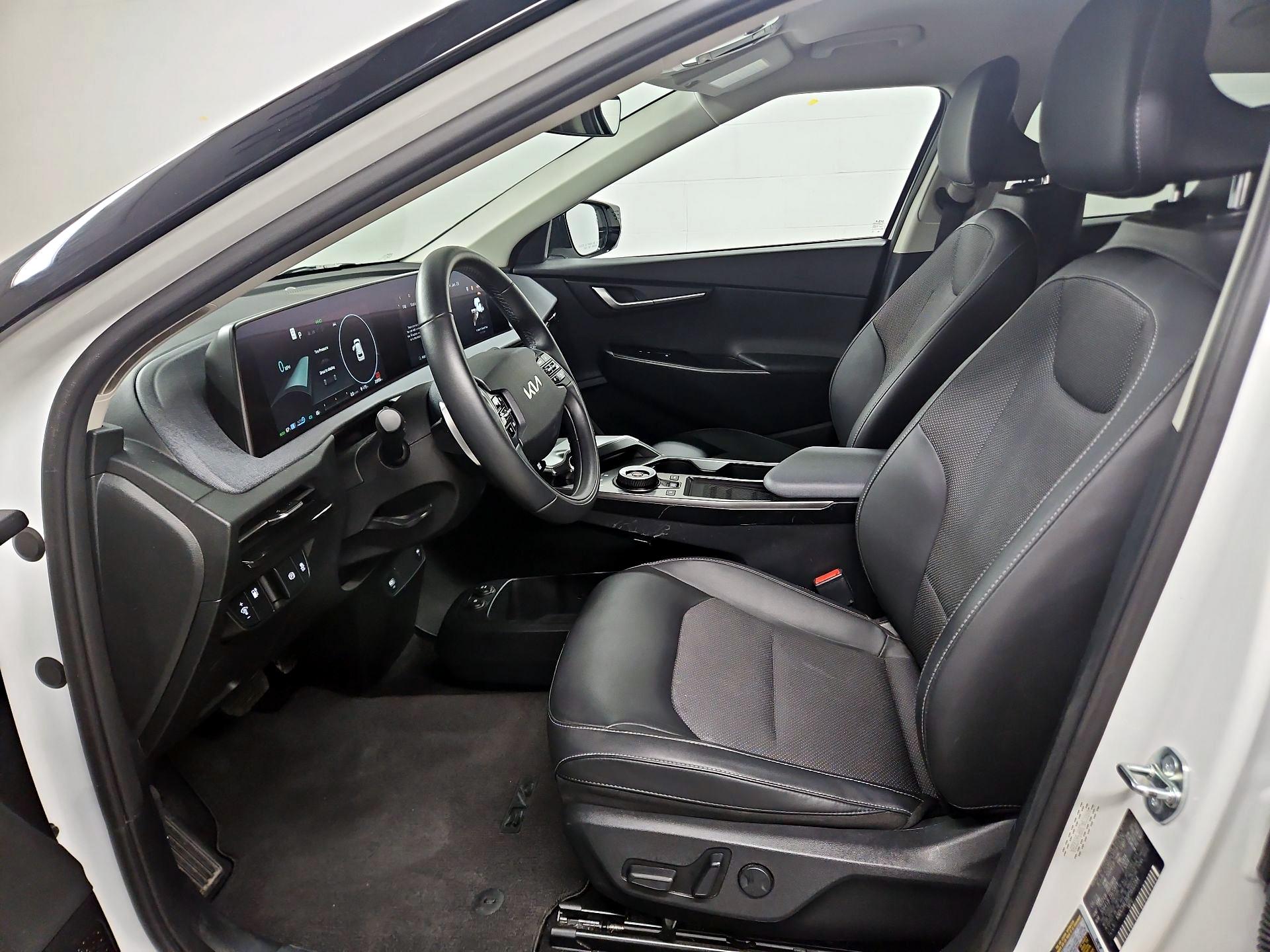 Thumbnail: 2023 Kia EV6 - 11