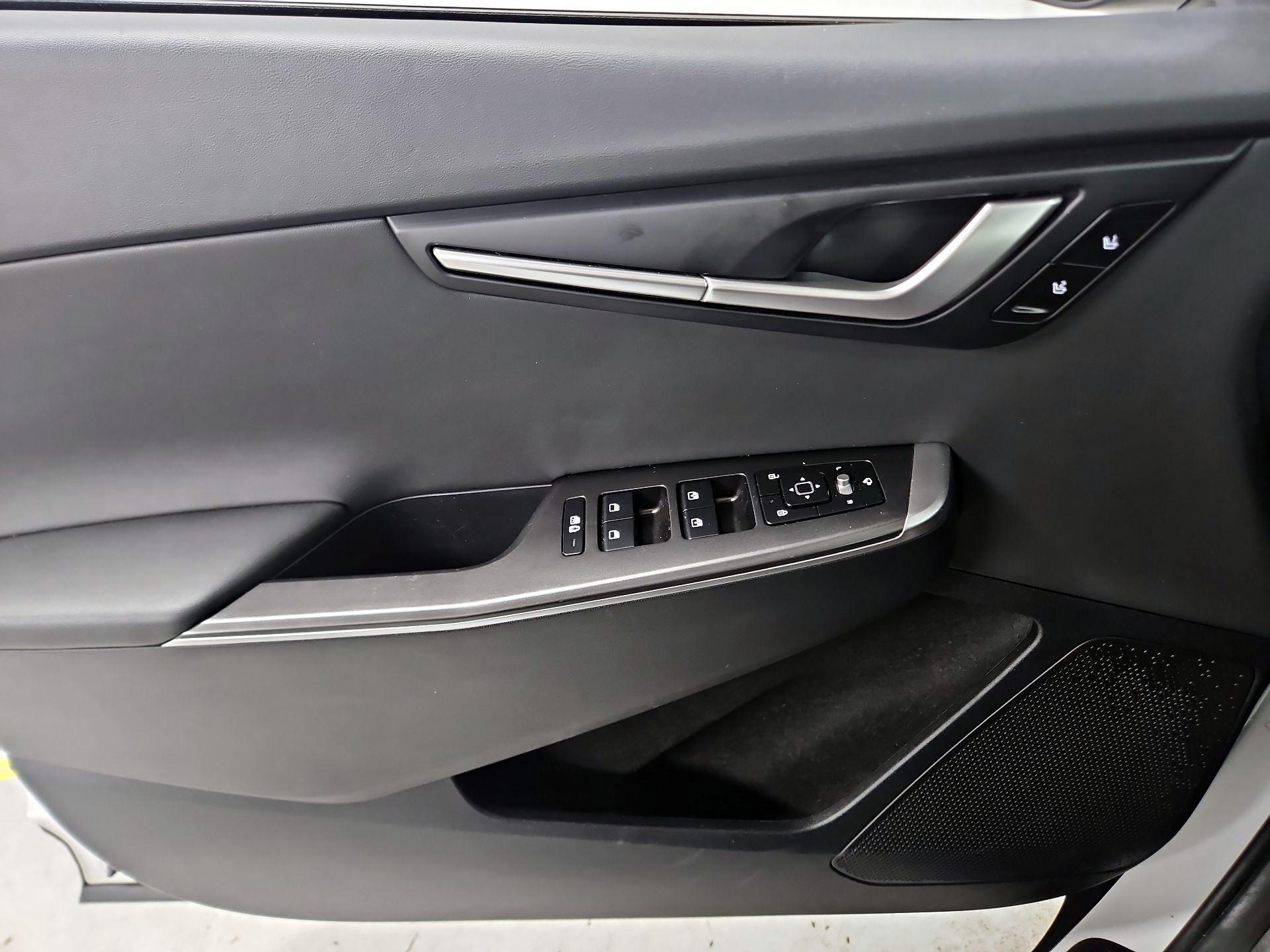 Thumbnail: 2023 Kia EV6 - 12