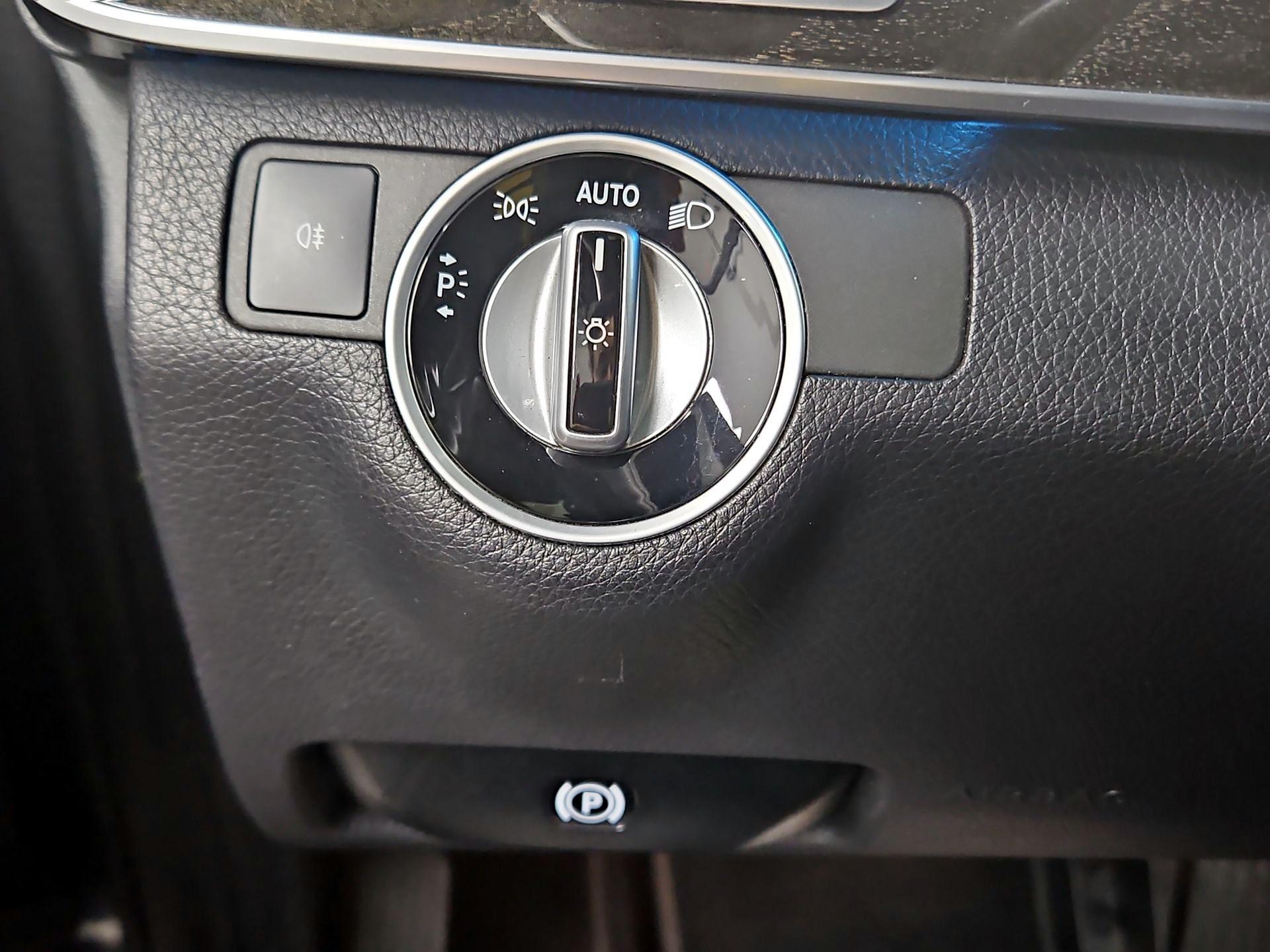 Thumbnail: 2016 Mercedes-Benz E-Class - 13