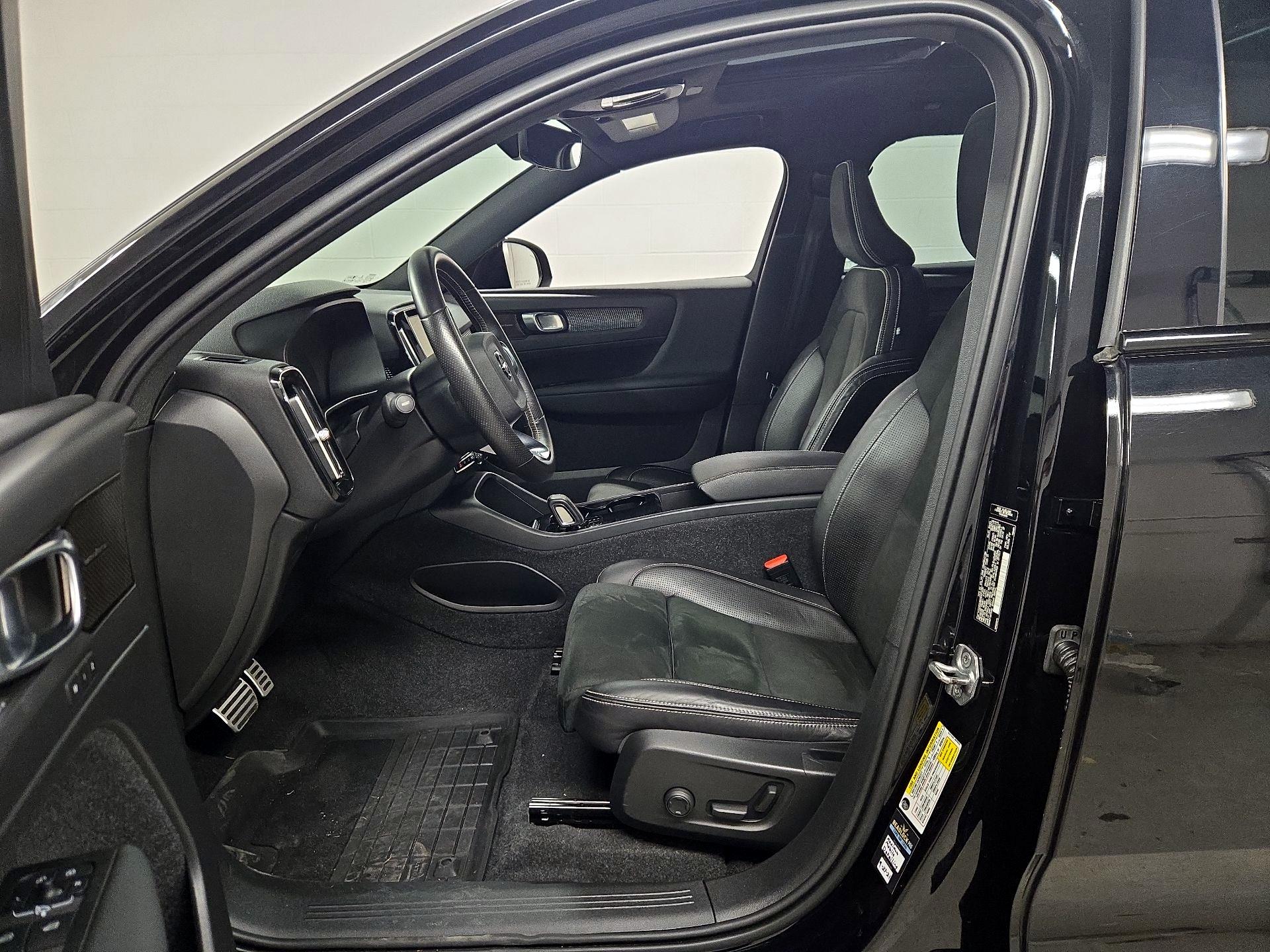 Thumbnail: 2021 Volvo XC40 - 11