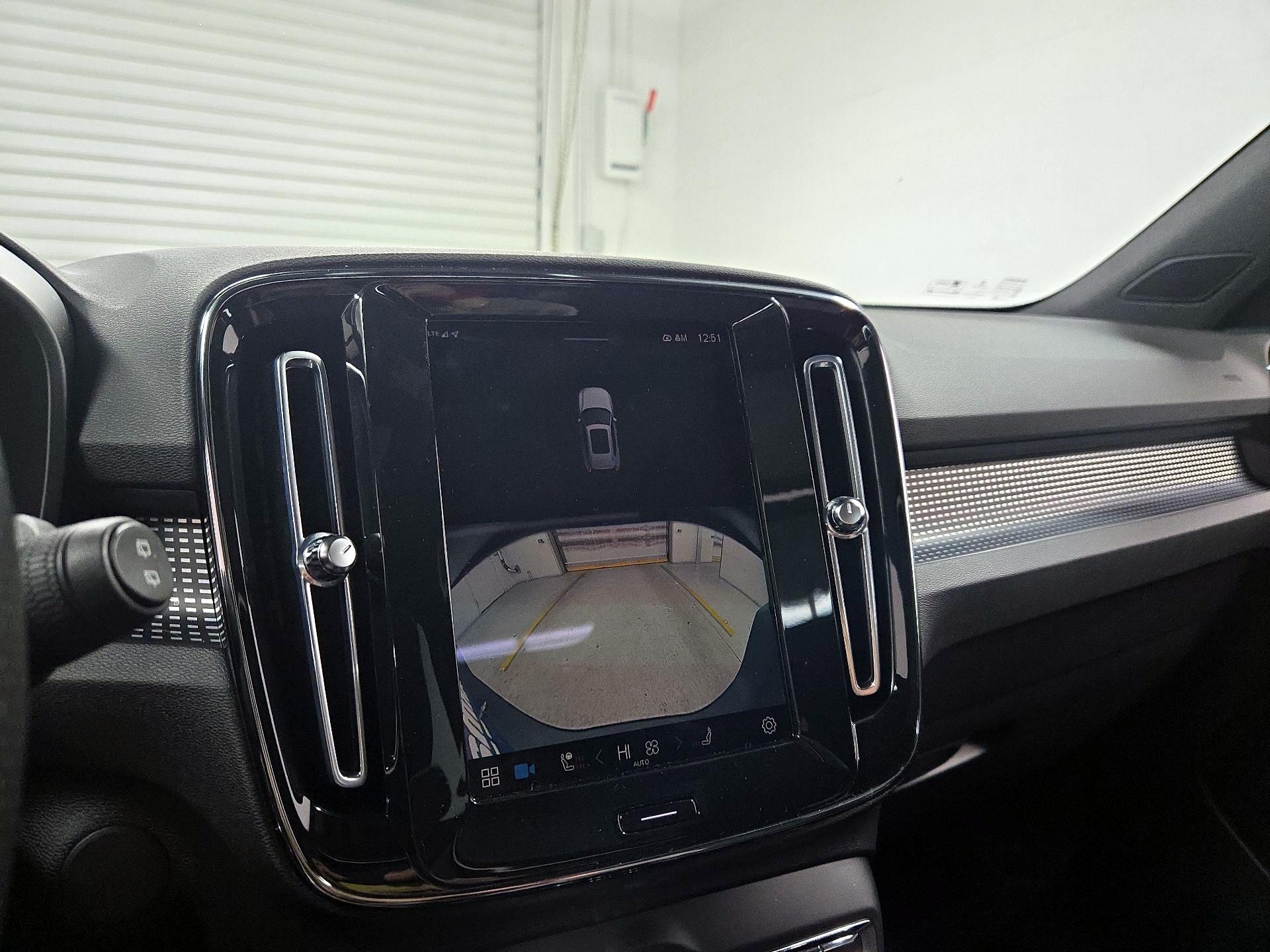 Thumbnail: 2021 Volvo XC40 - 14