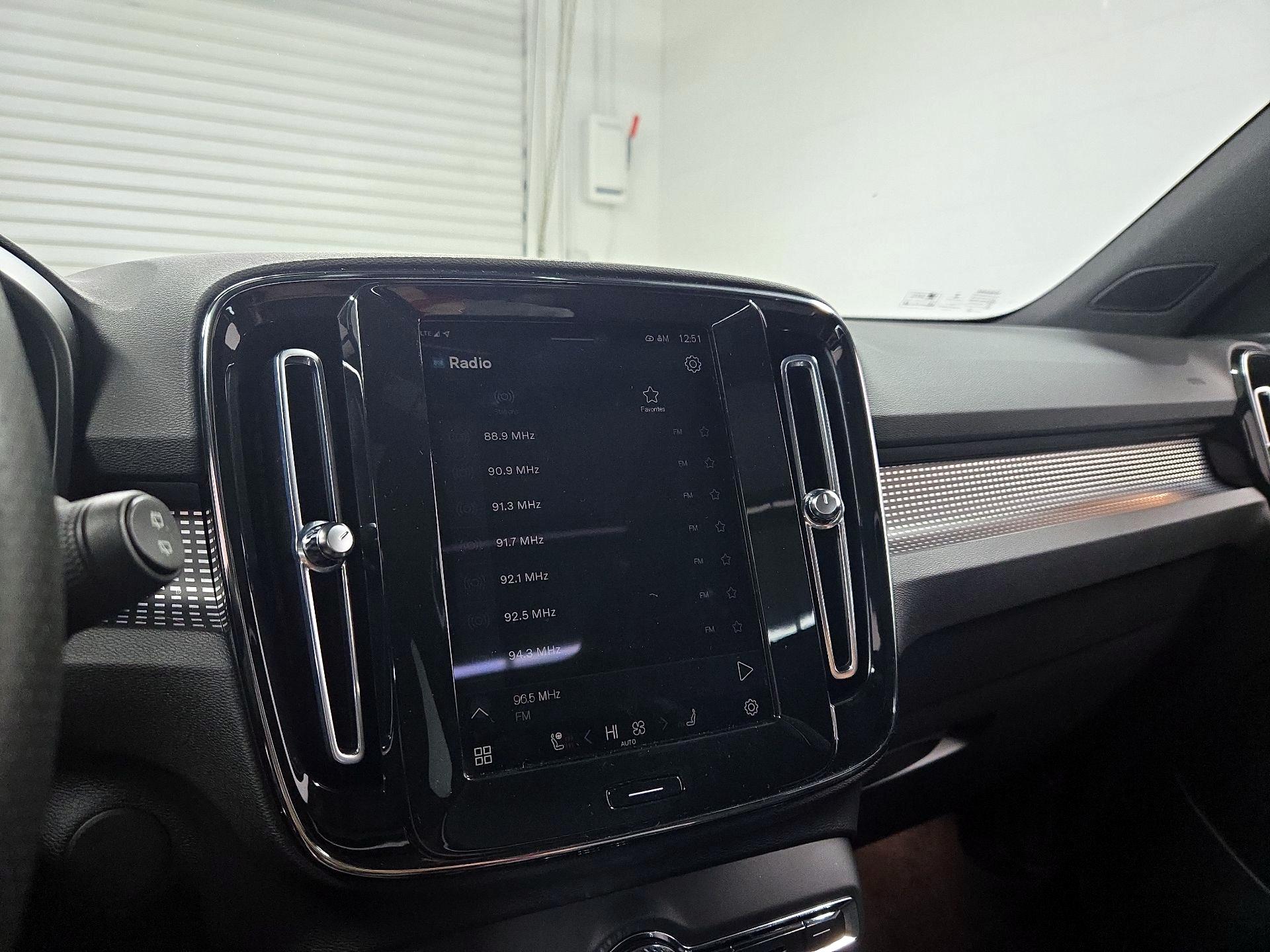 Thumbnail: 2021 Volvo XC40 - 15