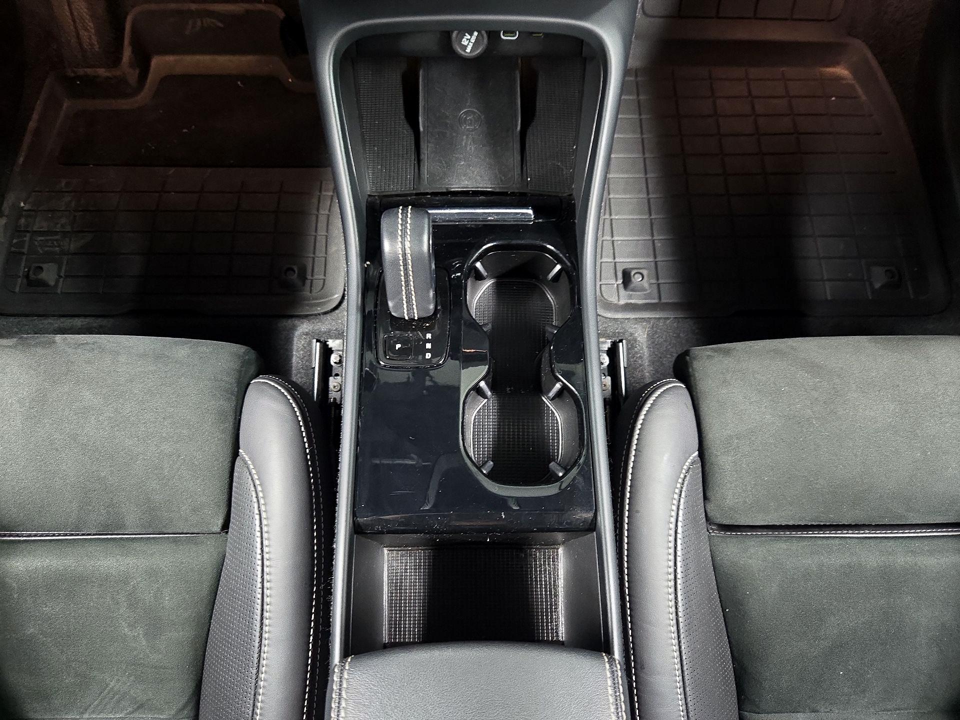 Thumbnail: 2021 Volvo XC40 - 17