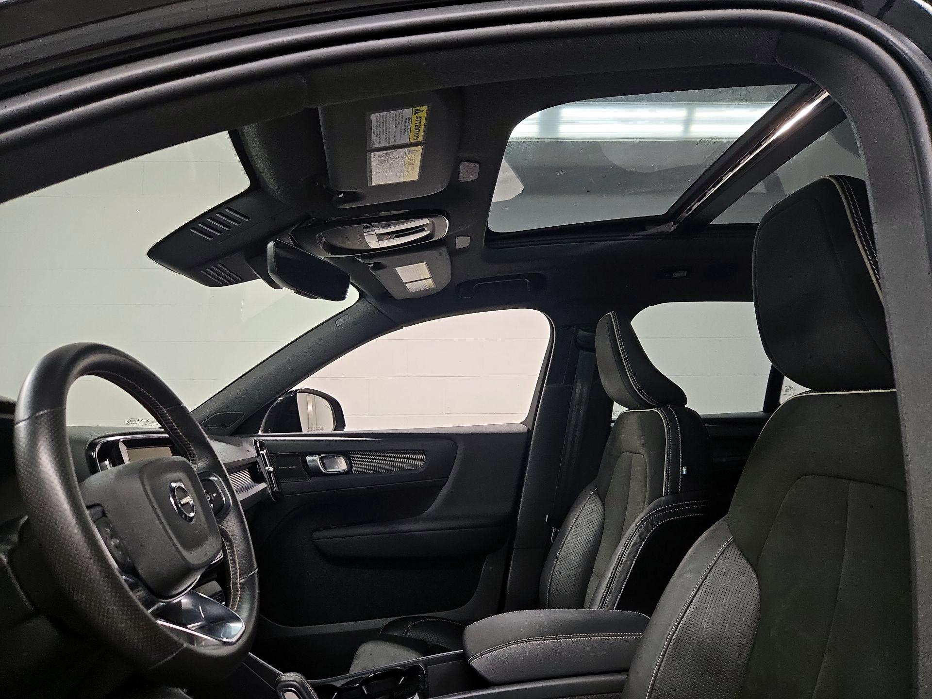 Thumbnail: 2021 Volvo XC40 - 19