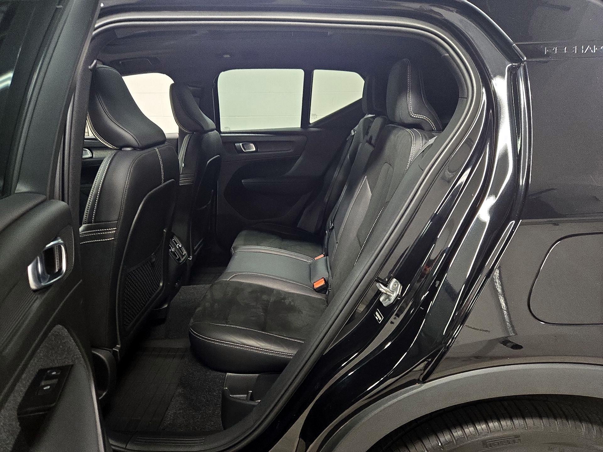 Thumbnail: 2021 Volvo XC40 - 20