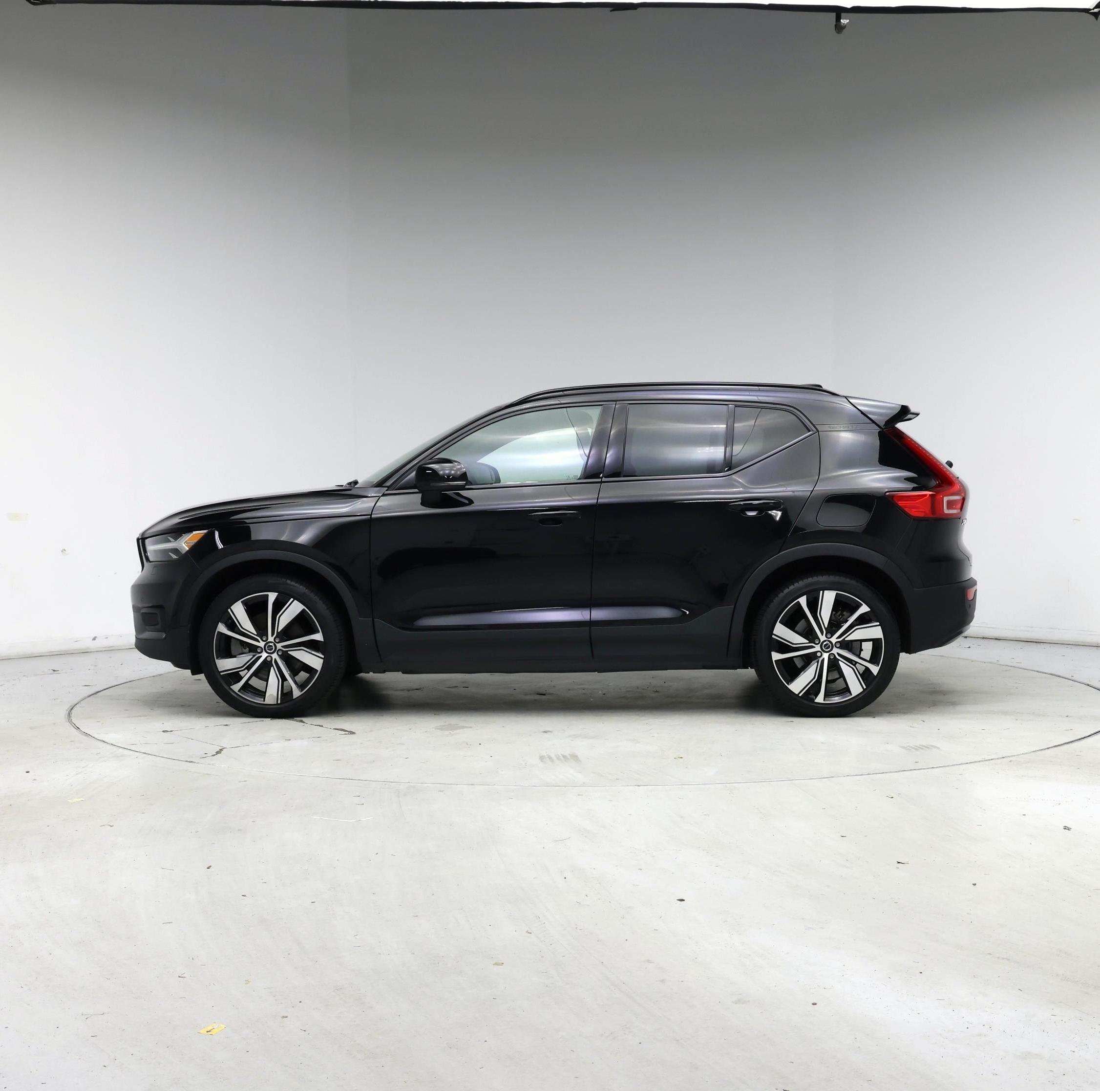 Thumbnail: 2021 Volvo XC40 - 3