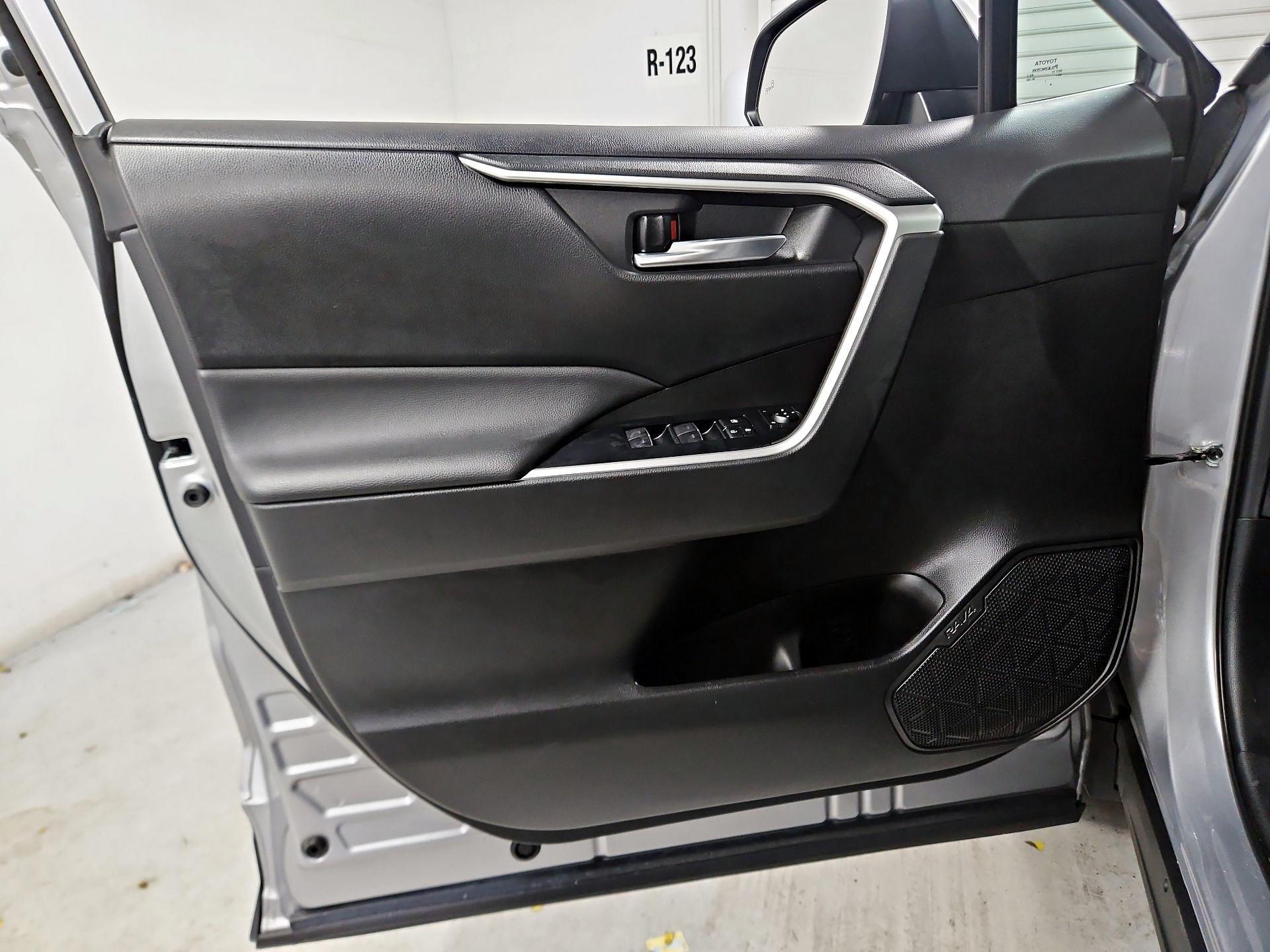 Thumbnail: 2022 Toyota RAV4 - 12