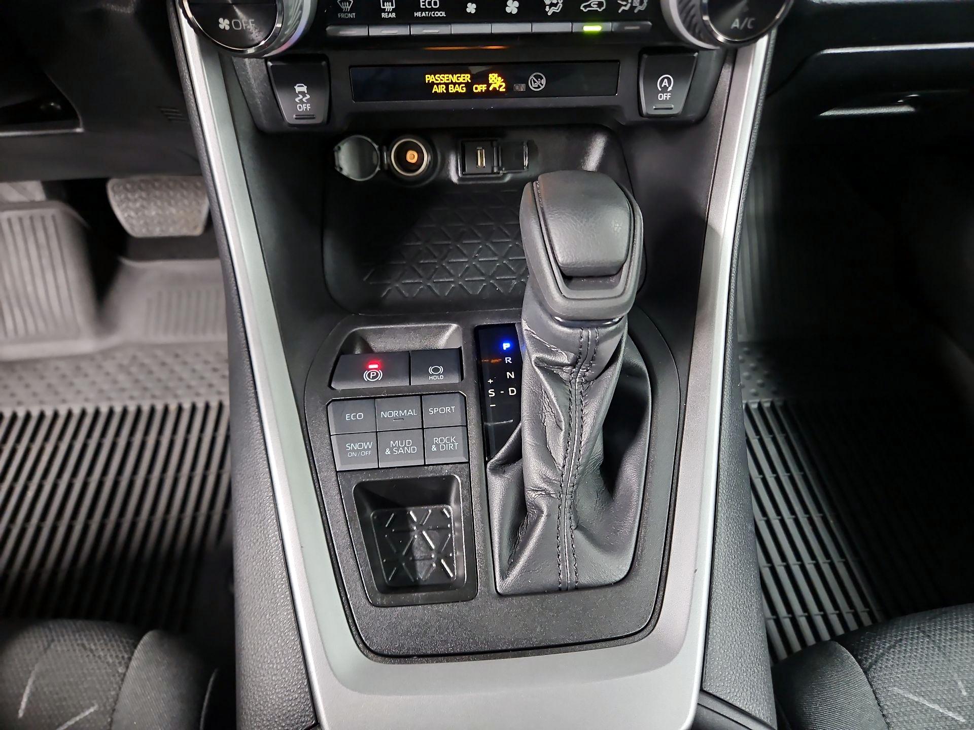 Thumbnail: 2022 Toyota RAV4 - 17