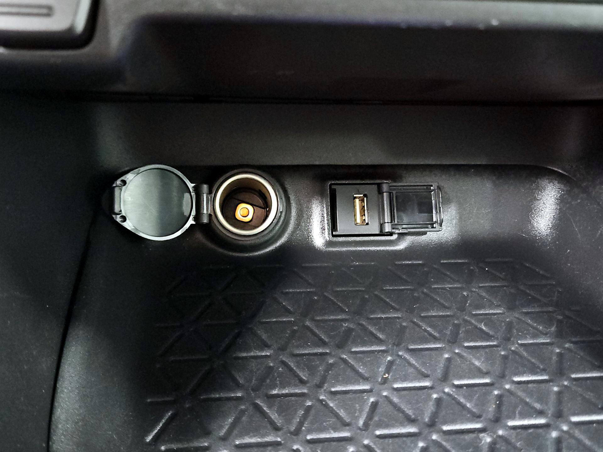 Thumbnail: 2022 Toyota RAV4 - 18