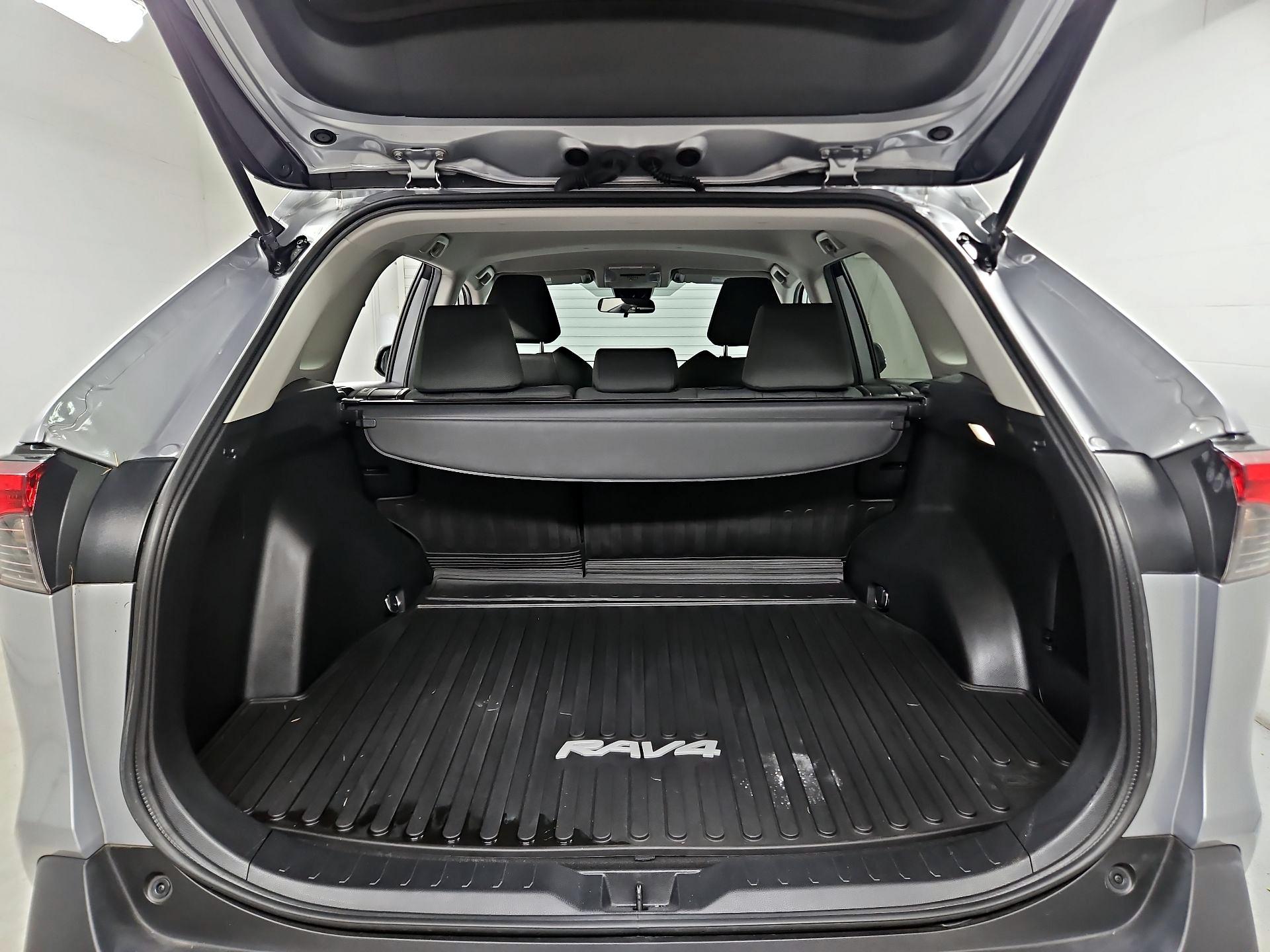 Thumbnail: 2022 Toyota RAV4 - 20