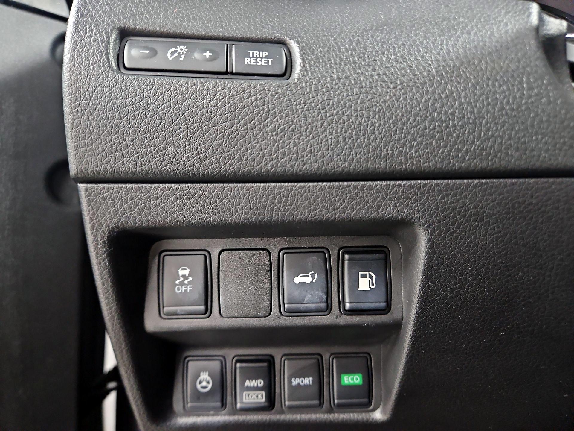 Thumbnail: 2018 Nissan Rogue - 13