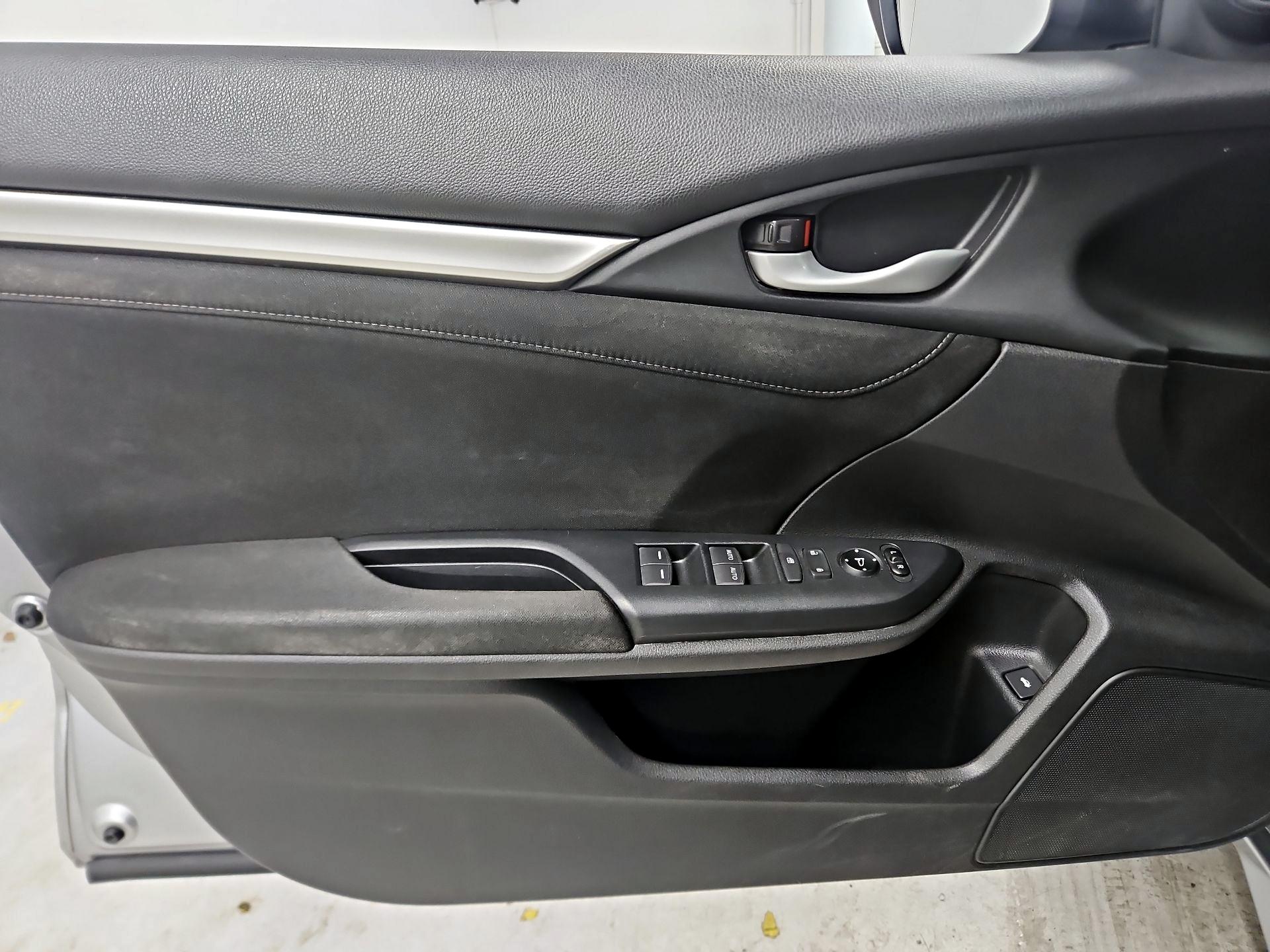 Thumbnail: 2016 Honda Civic - 12