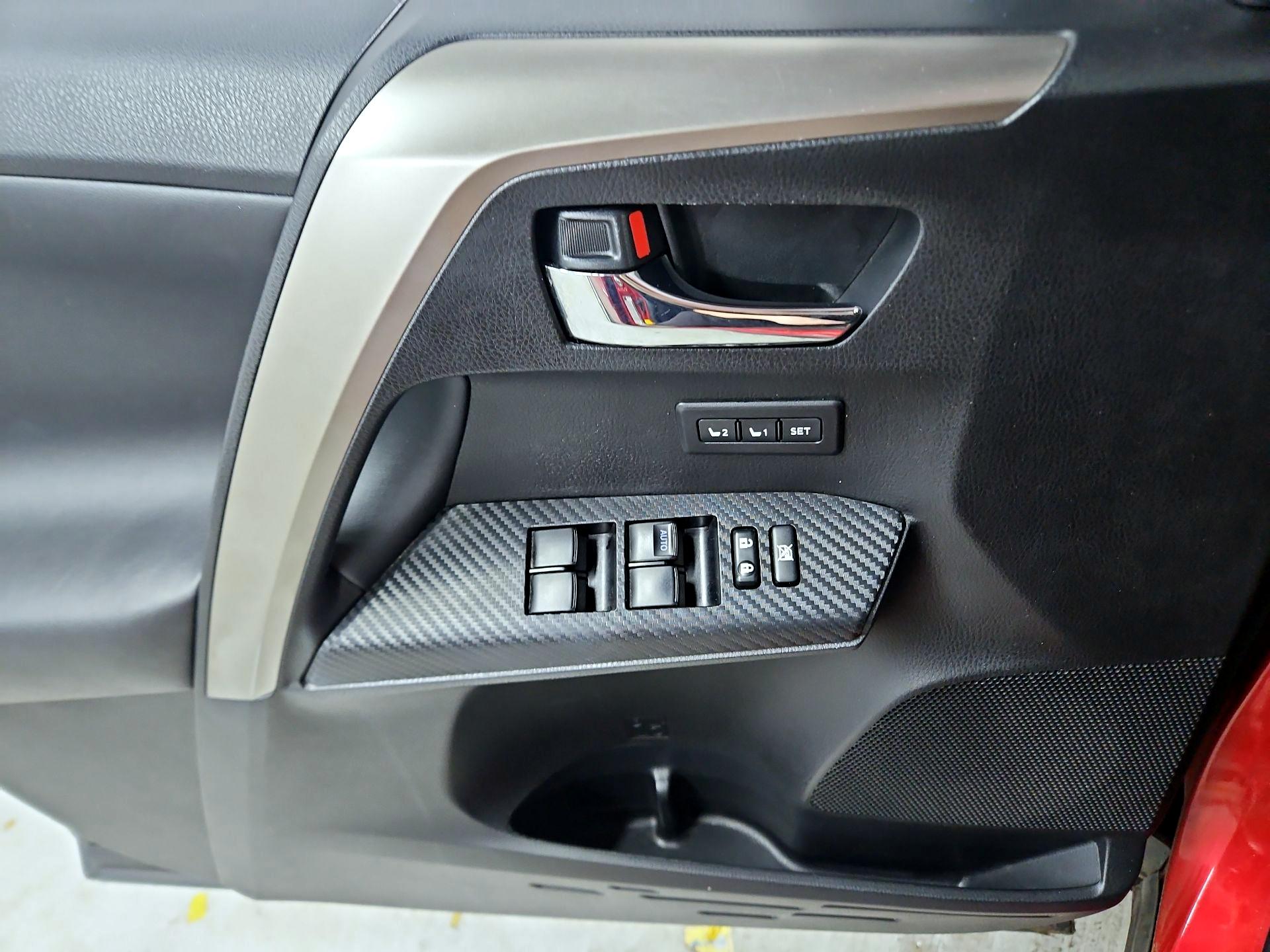 Thumbnail: 2015 Toyota RAV4 - 12