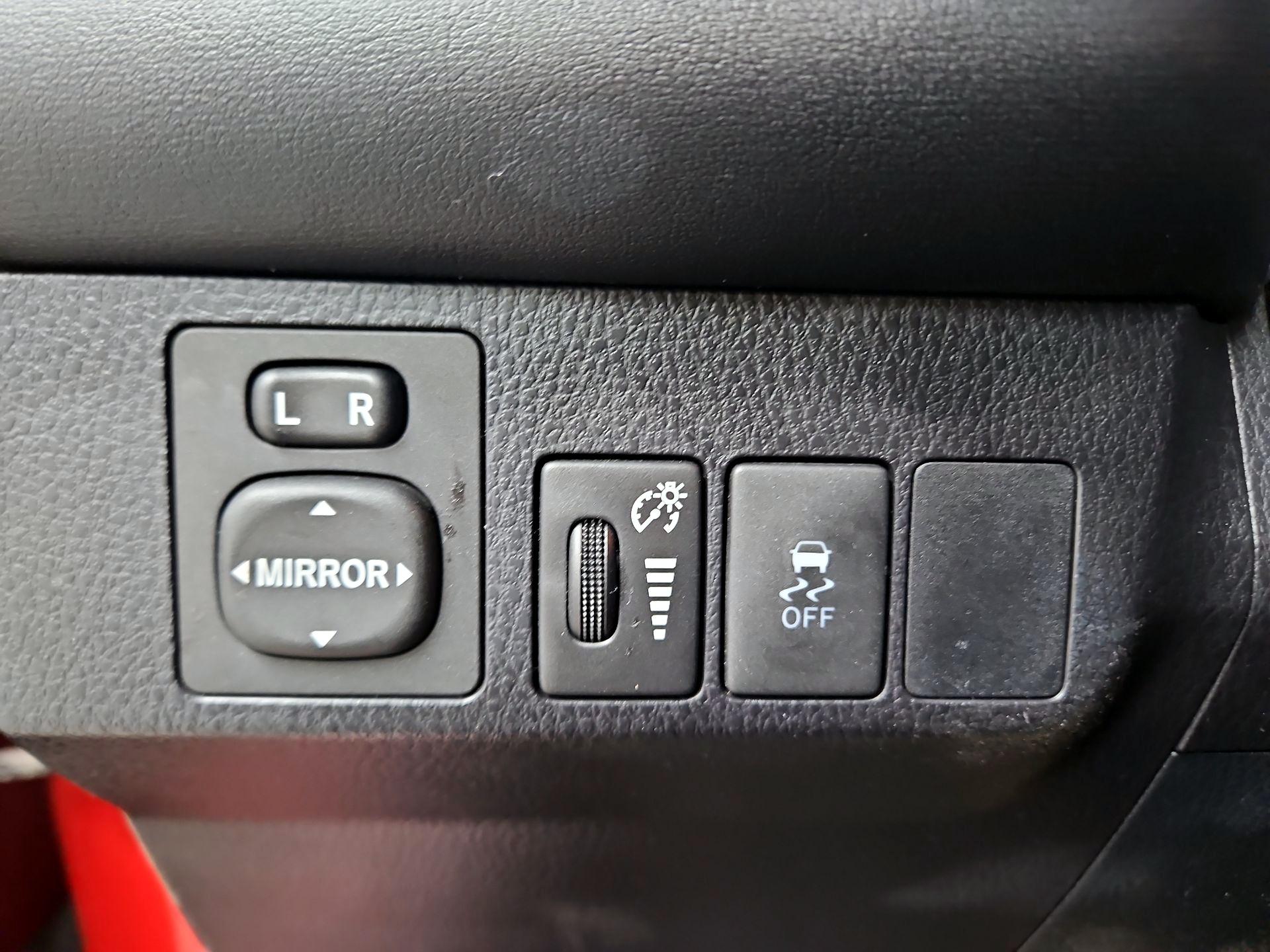 Thumbnail: 2015 Toyota RAV4 - 13