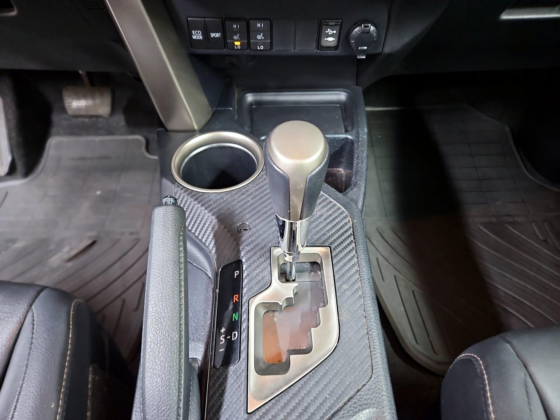 Thumbnail: 2015 Toyota RAV4 - 18