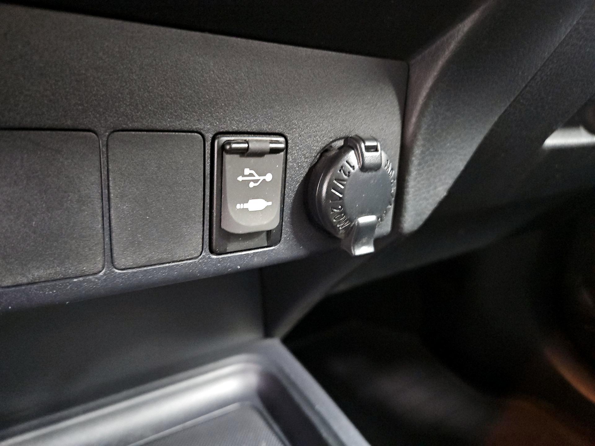 Thumbnail: 2015 Toyota RAV4 - 19