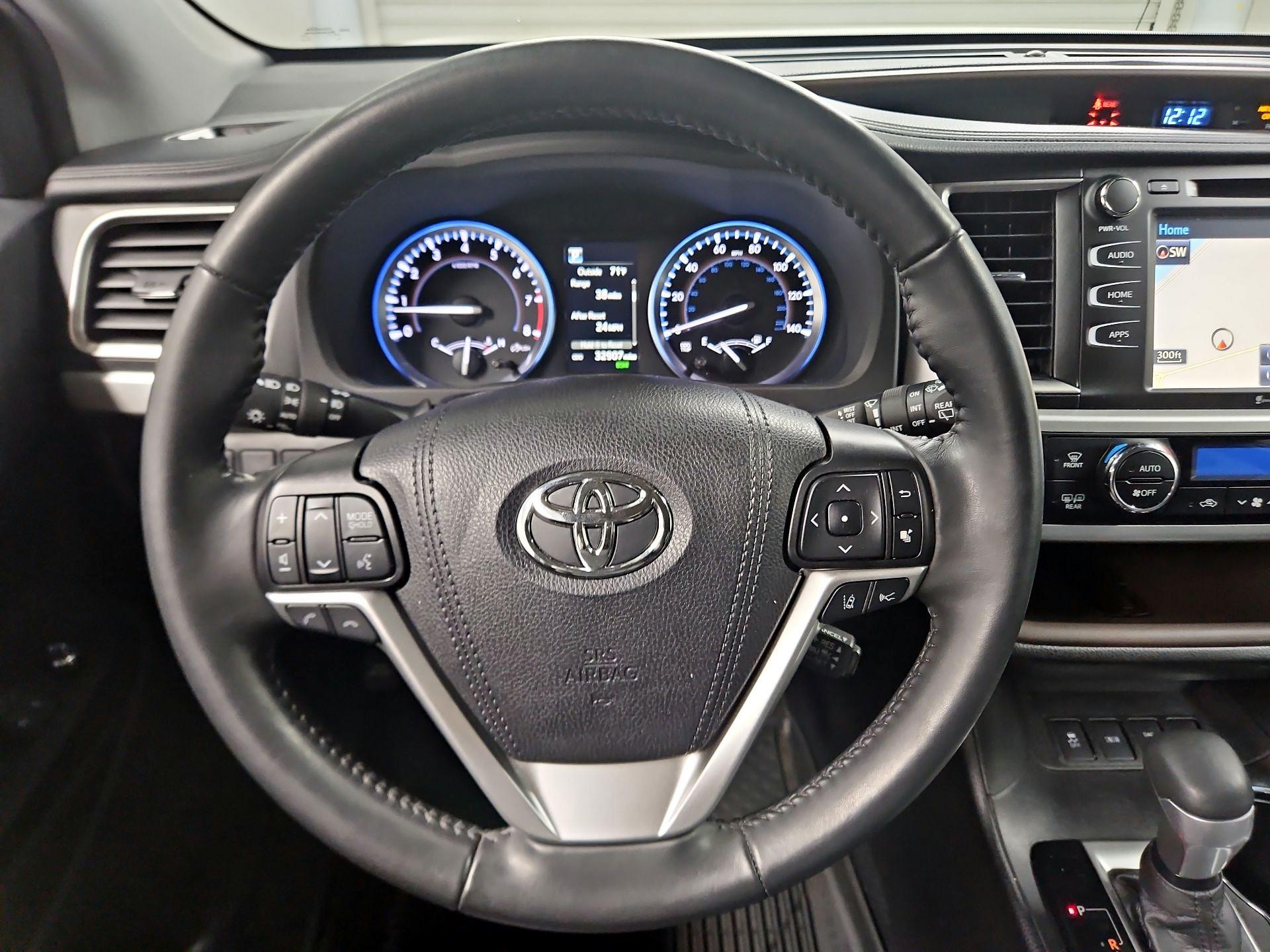 Thumbnail: 2019 Toyota Highlander - 10