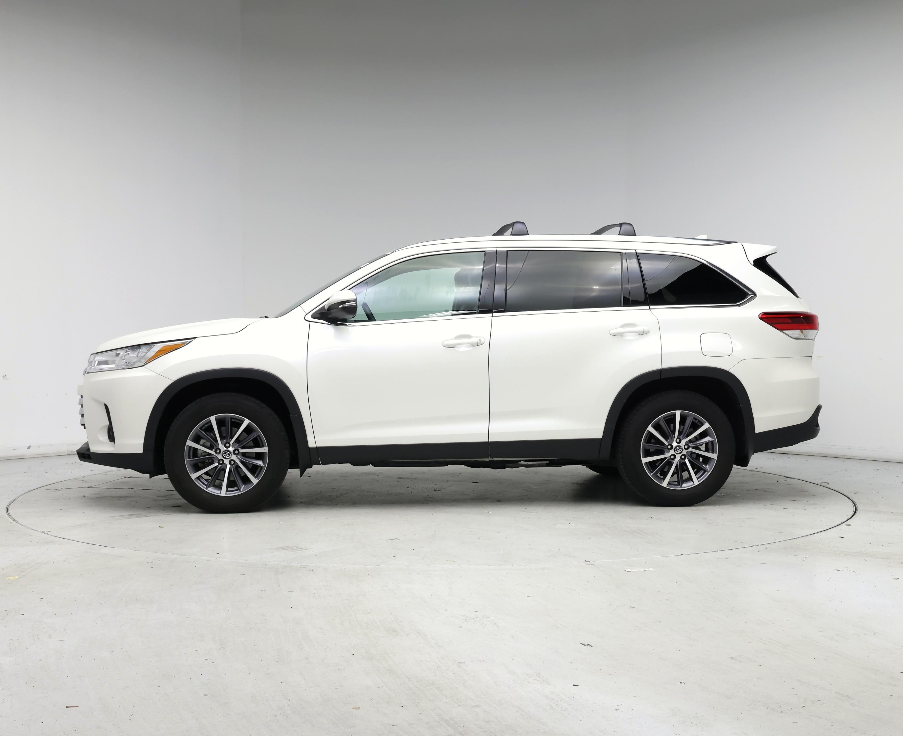 Thumbnail: 2019 Toyota Highlander - 3
