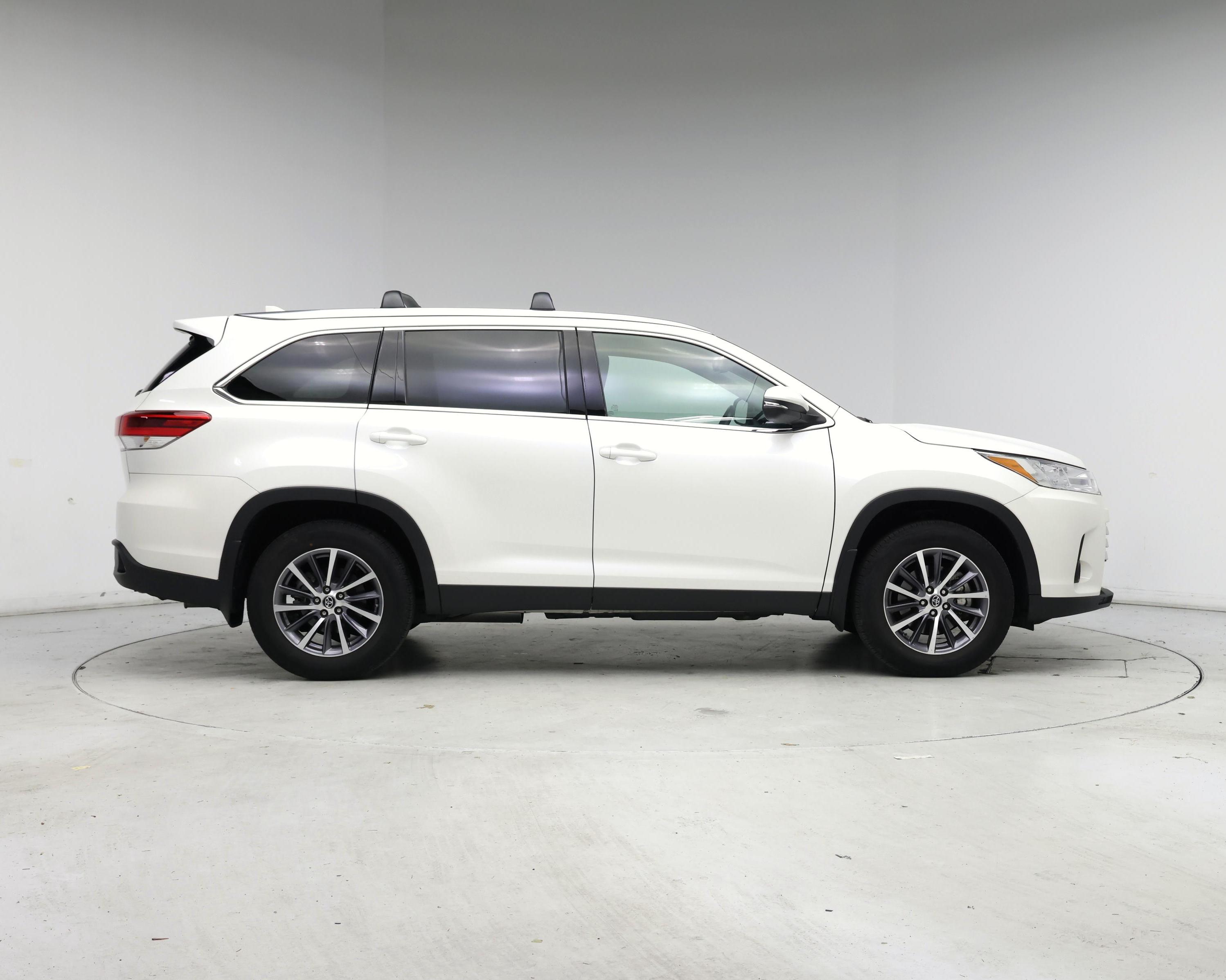 Thumbnail: 2019 Toyota Highlander - 7