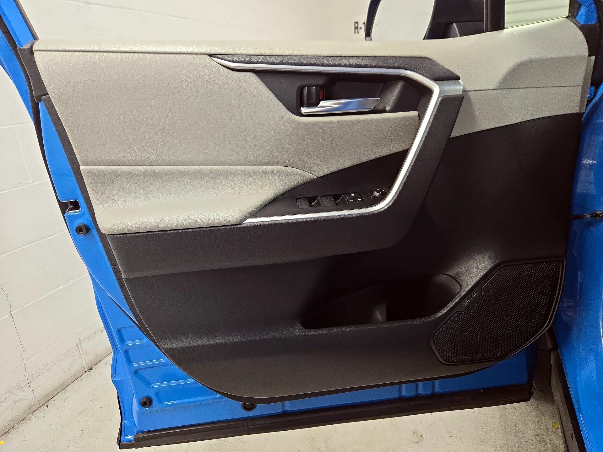 Thumbnail: 2019 Toyota RAV4 - 12