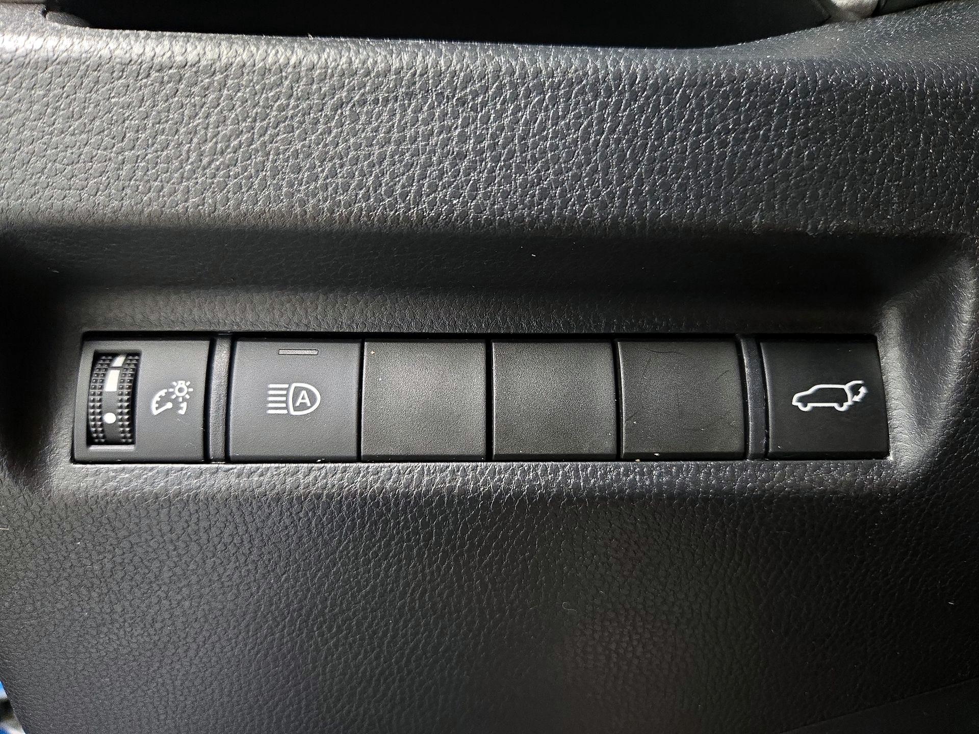 Thumbnail: 2019 Toyota RAV4 - 13