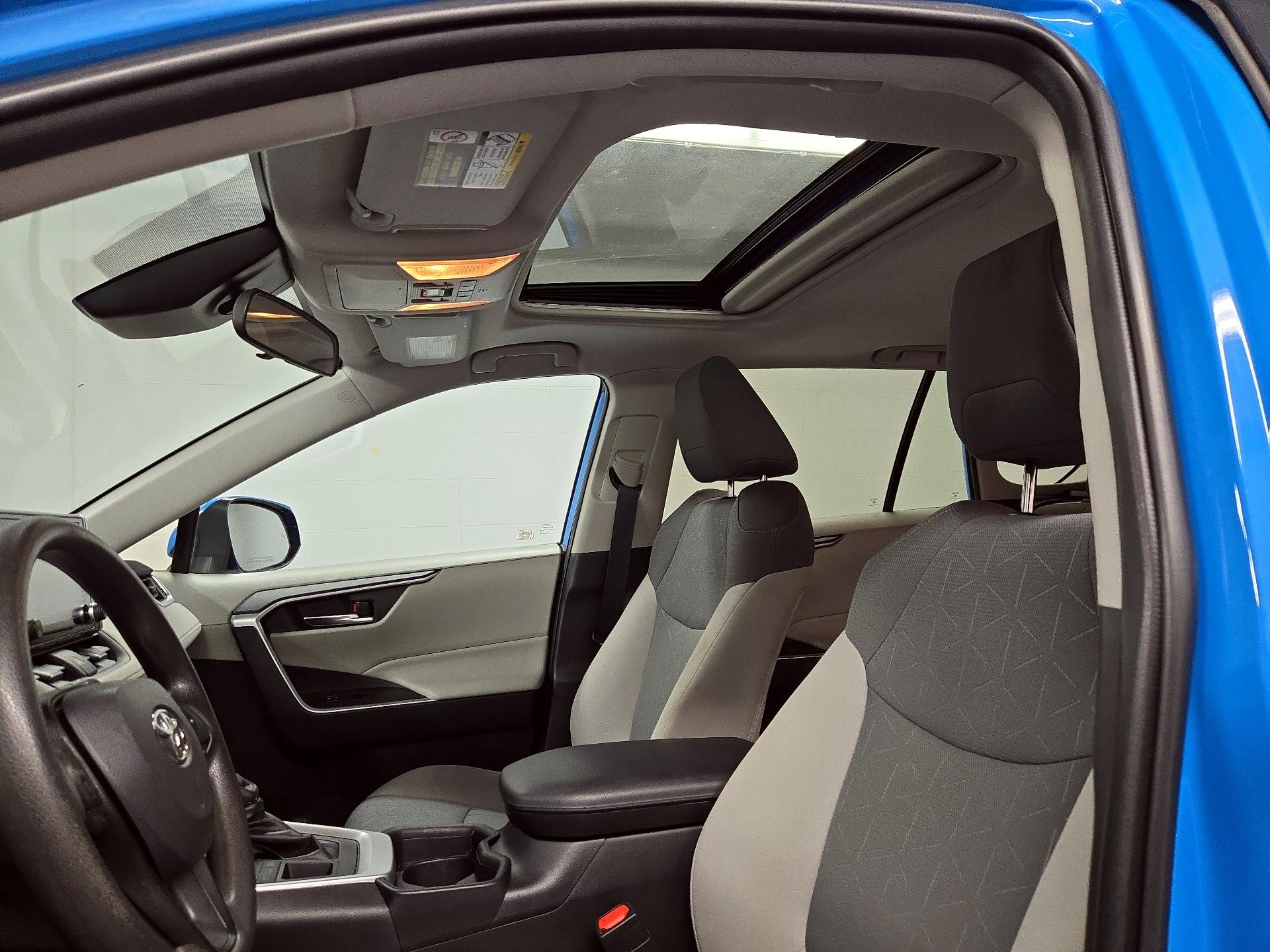 Thumbnail: 2019 Toyota RAV4 - 19