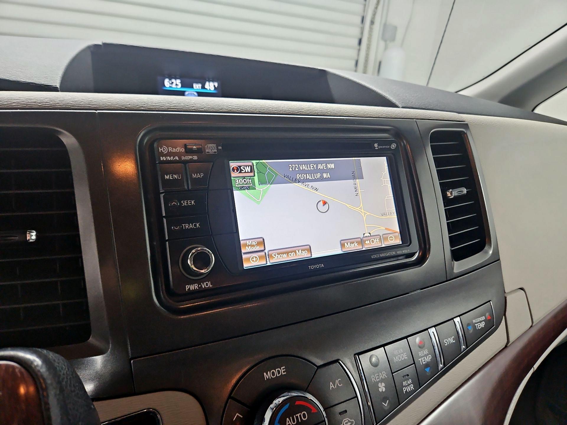 Thumbnail: 2014 Toyota Sienna - 14