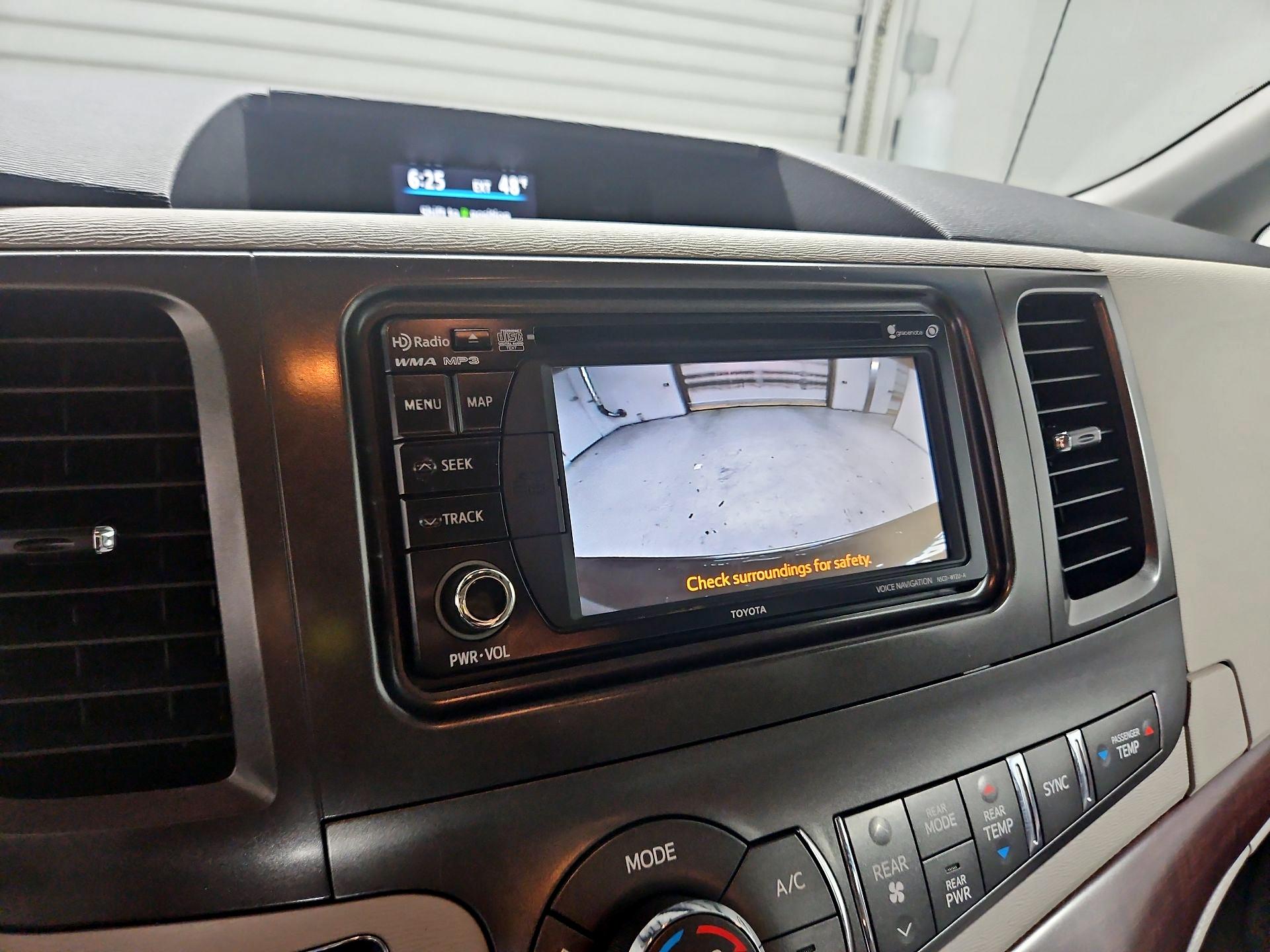 Thumbnail: 2014 Toyota Sienna - 15