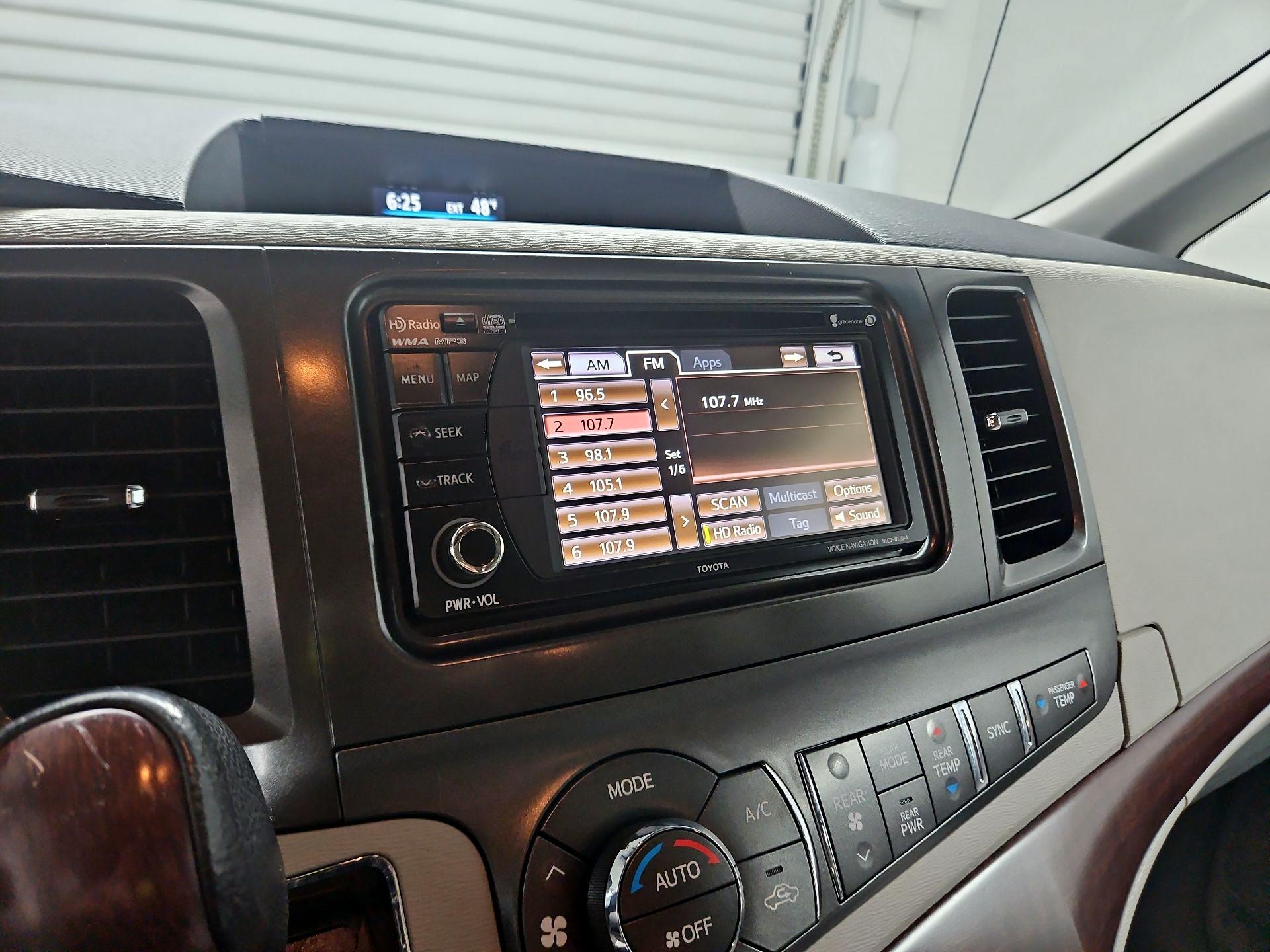 Thumbnail: 2014 Toyota Sienna - 16